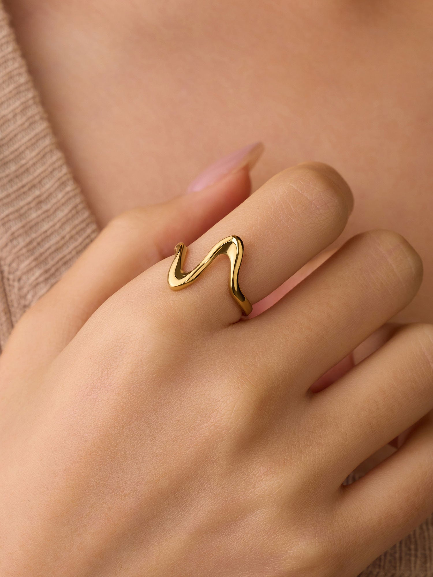 Anel aberto com forma Dourado