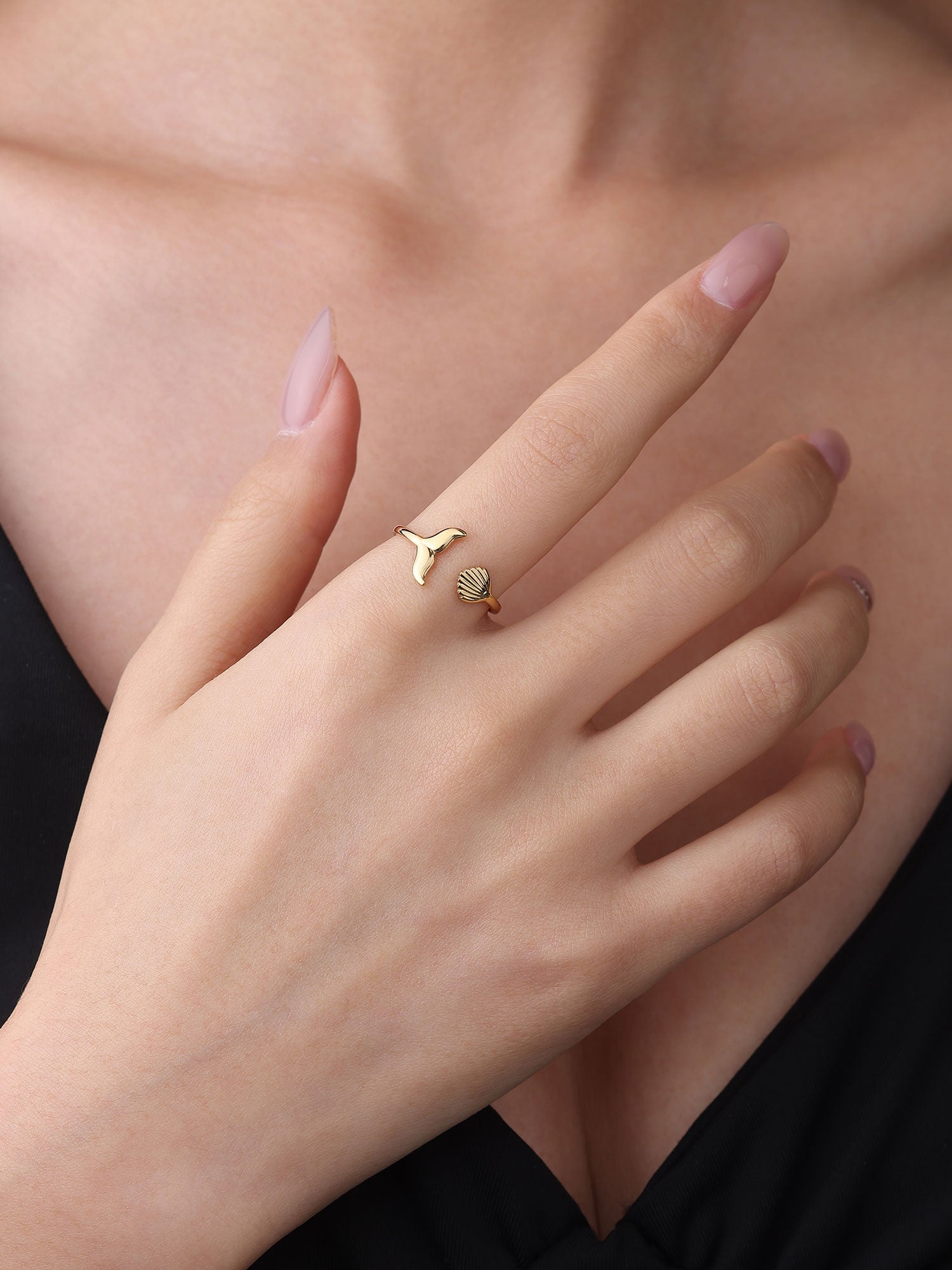 Anel com figura de concha Dourado