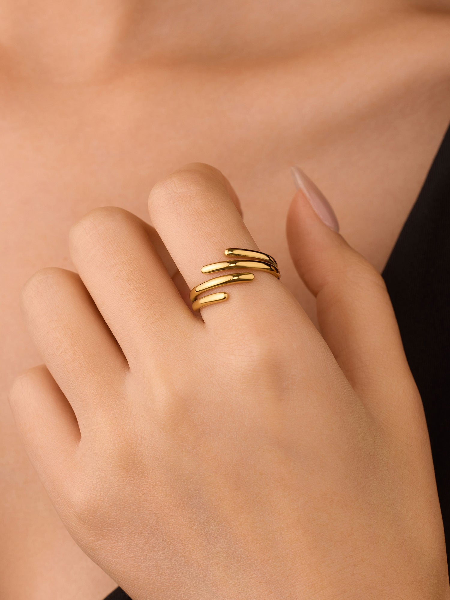 Anel simples com forma Dourado