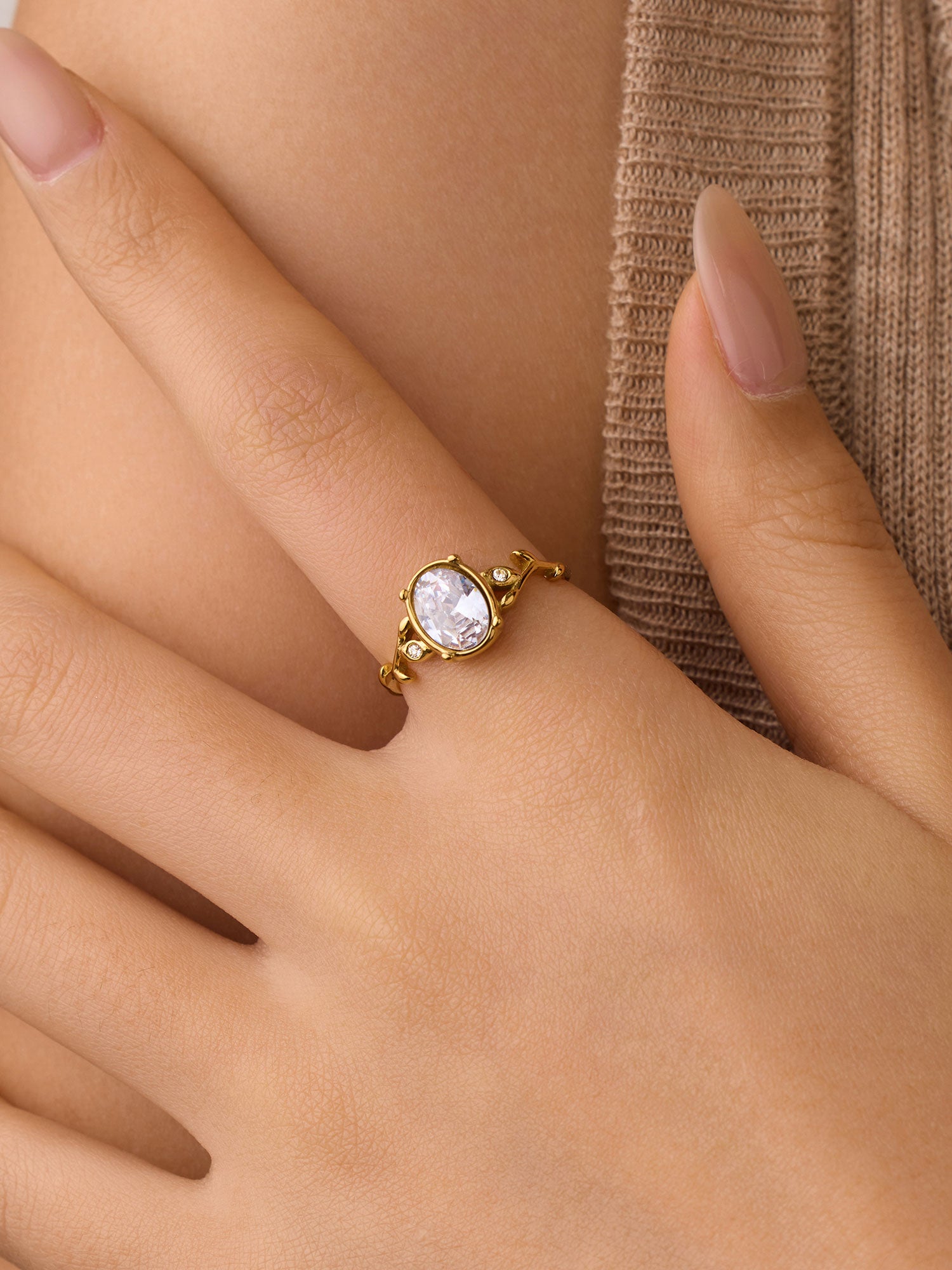 Anel zirconia negra Dourado