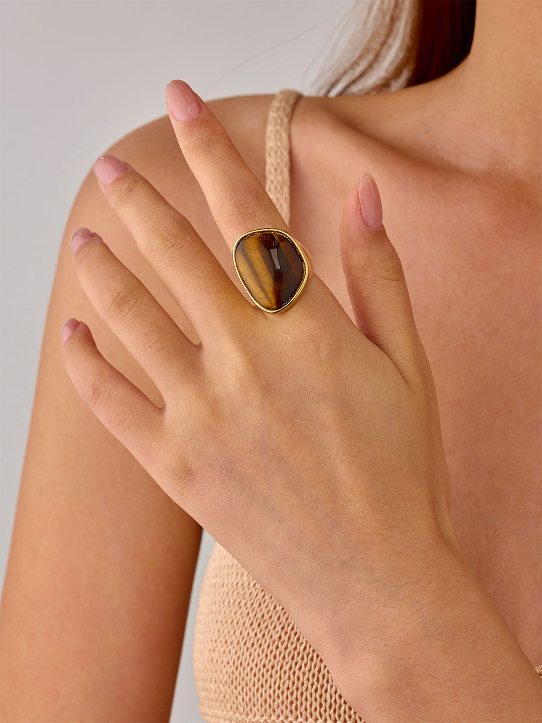 Anel de Sinete Elys Olho de Tigre Dourado