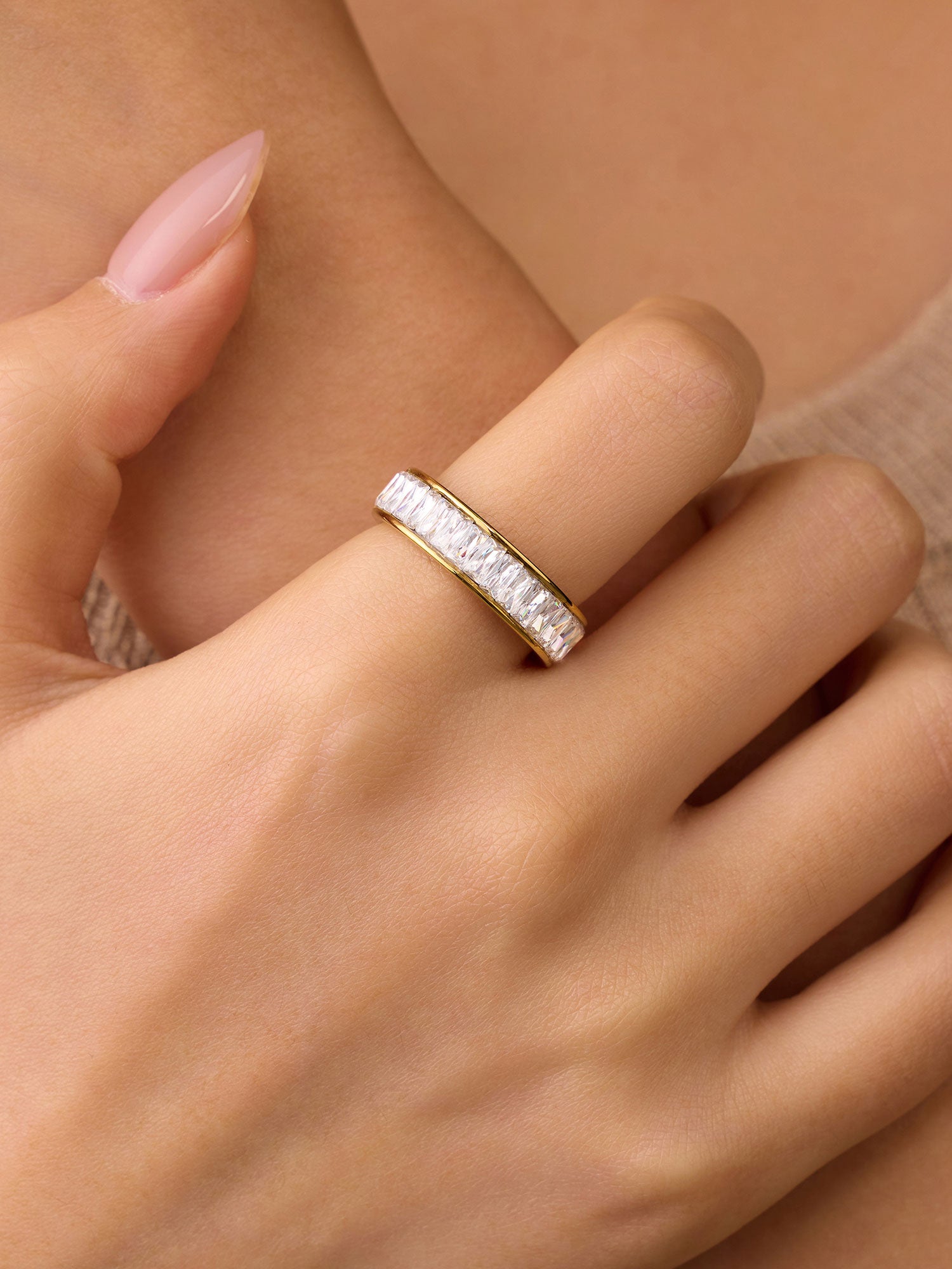 Anel eternity zircónias Dourado