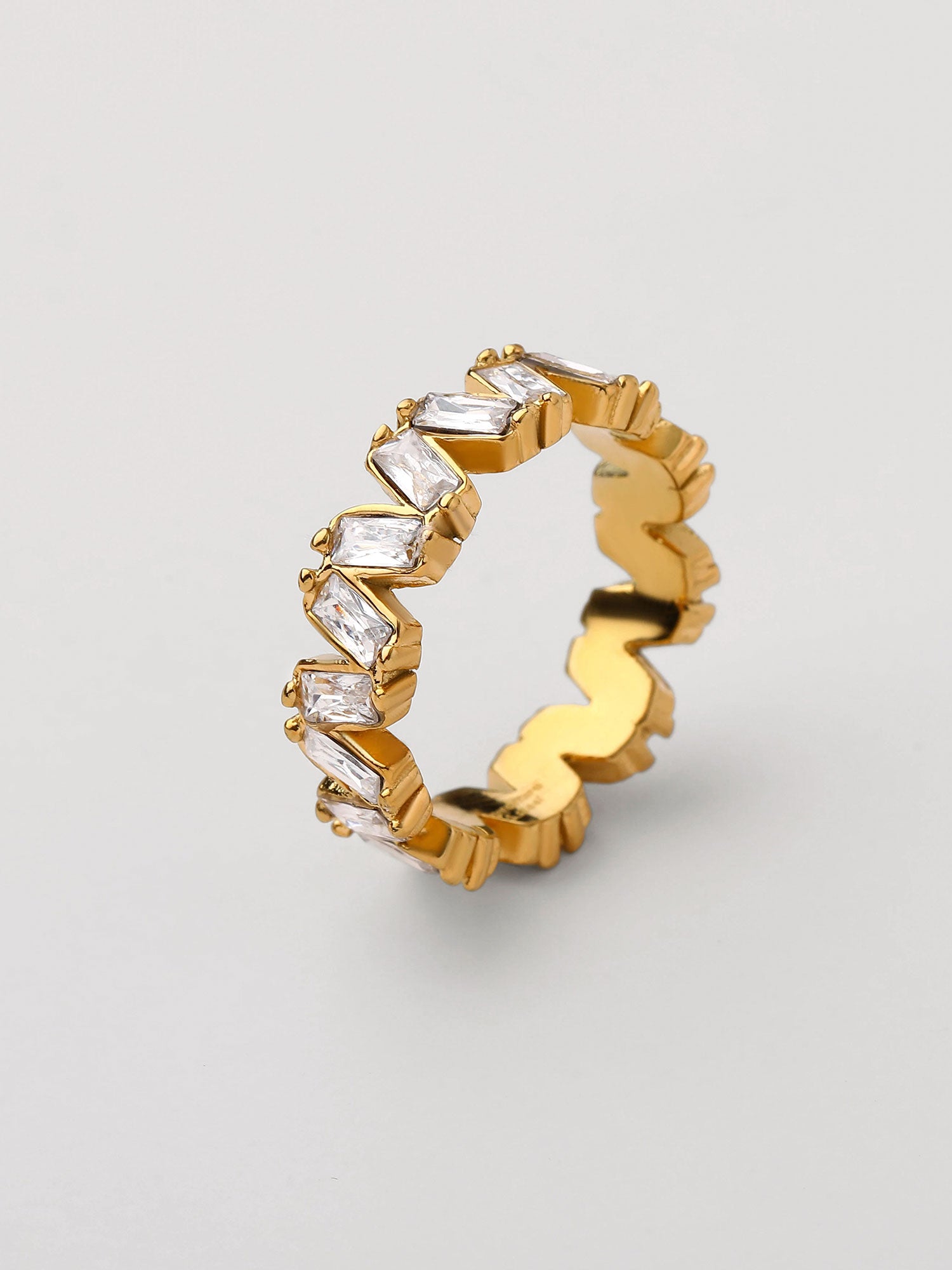 Anel com zircónias Dourado