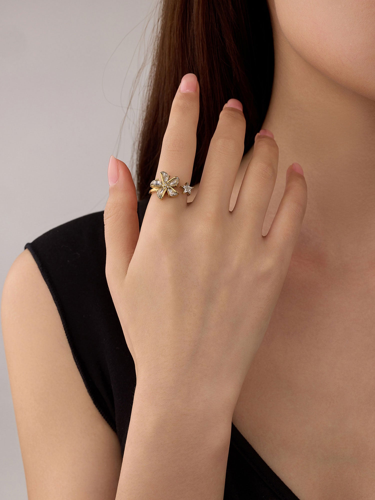 Anillo Ajustable Phaela Zirconia Dorado Brillo