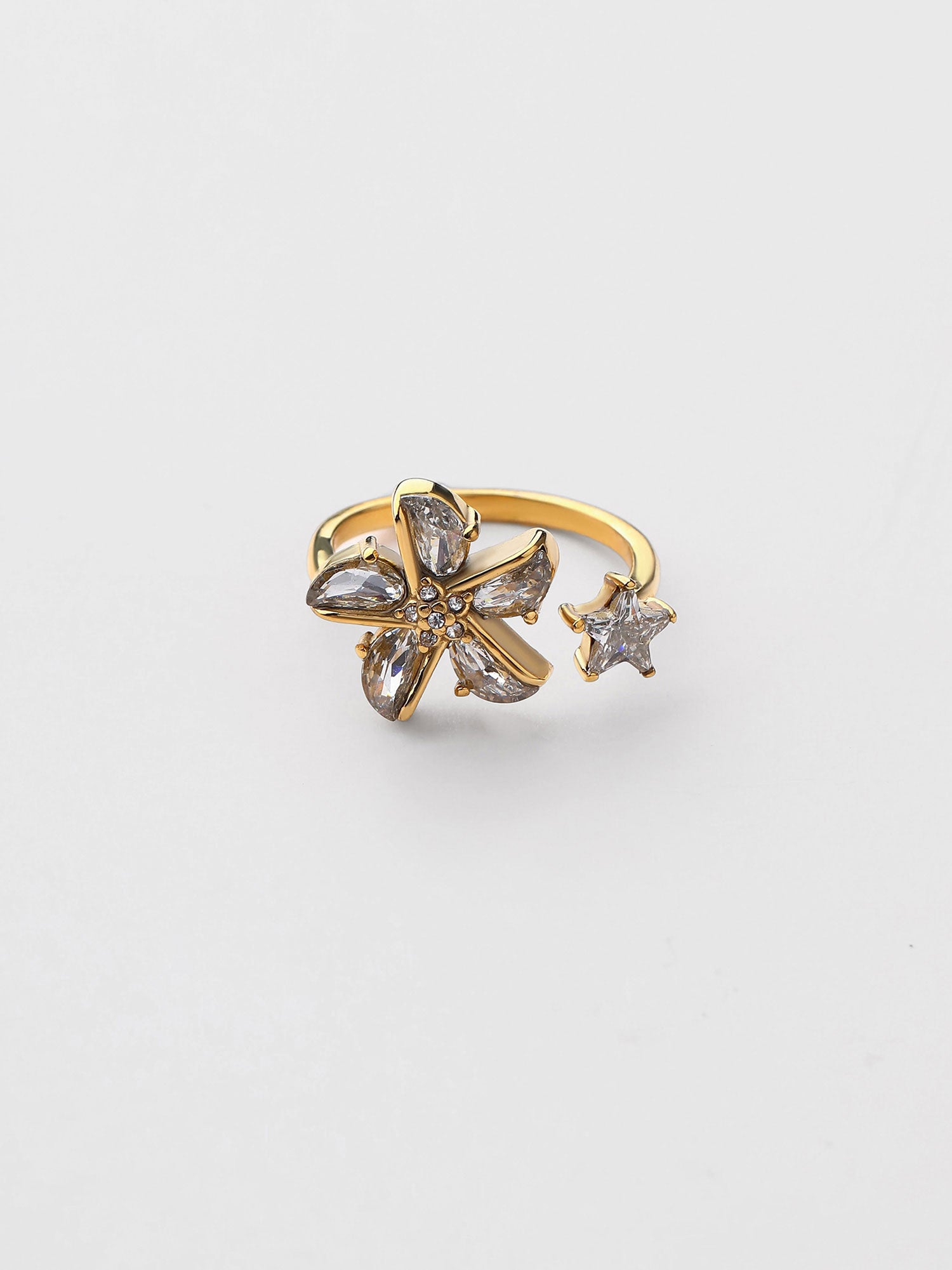 Anillo Ajustable Phaela Zirconia Dorado Brillo