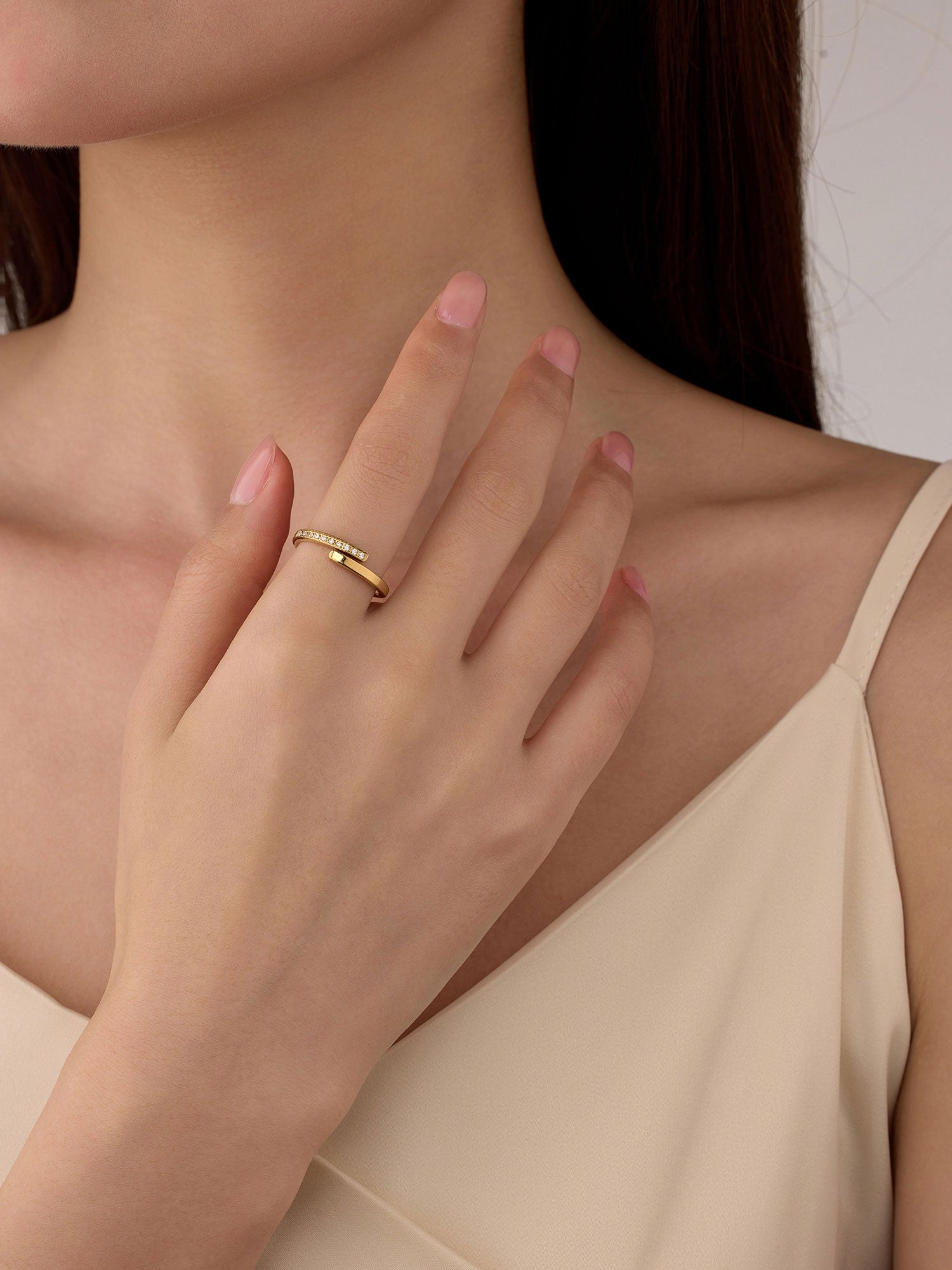 Anillo Kaela Ajustable Zirconia Dorado Minimal