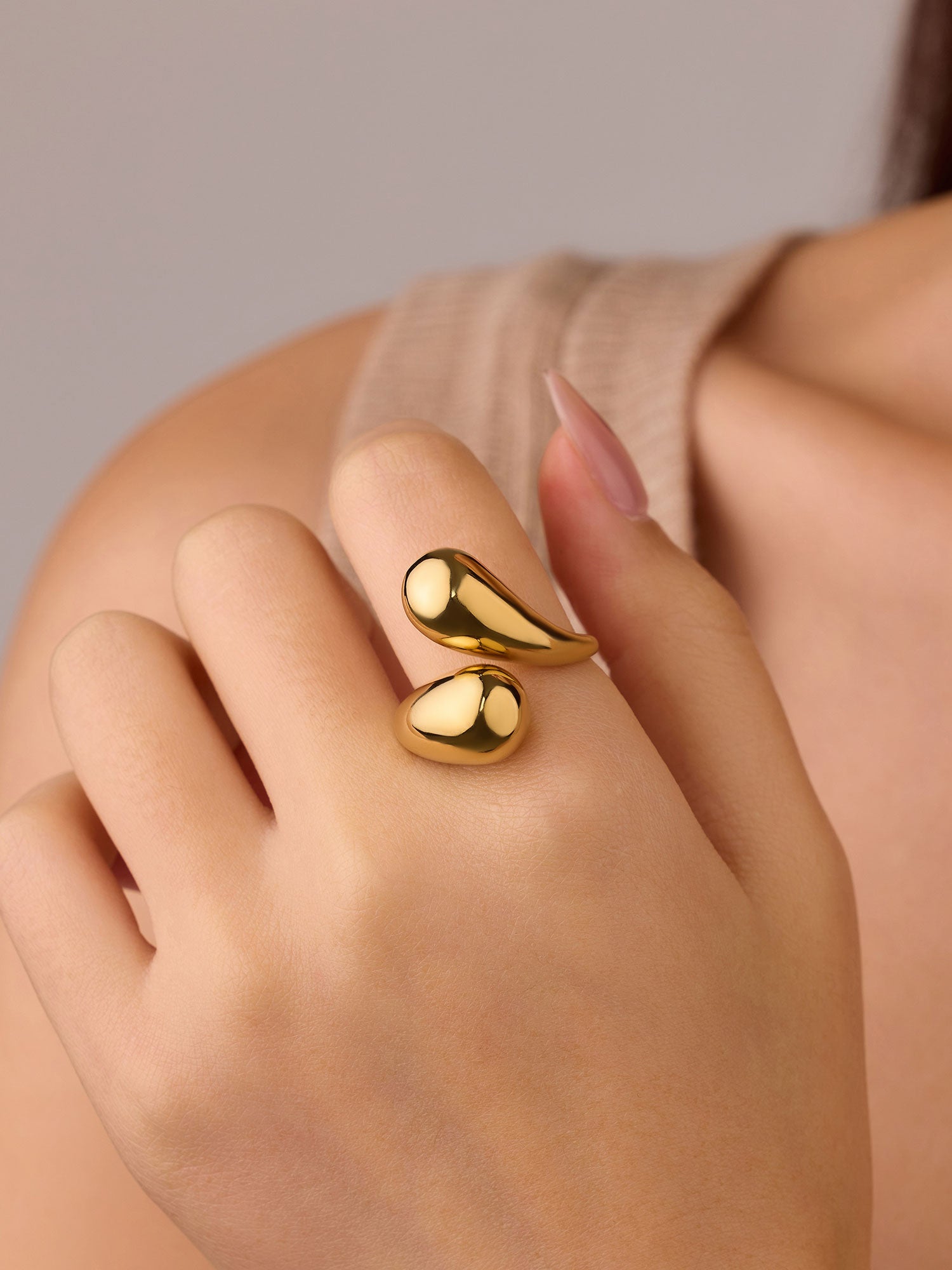 Anel forma de gota Dourado Ajustável