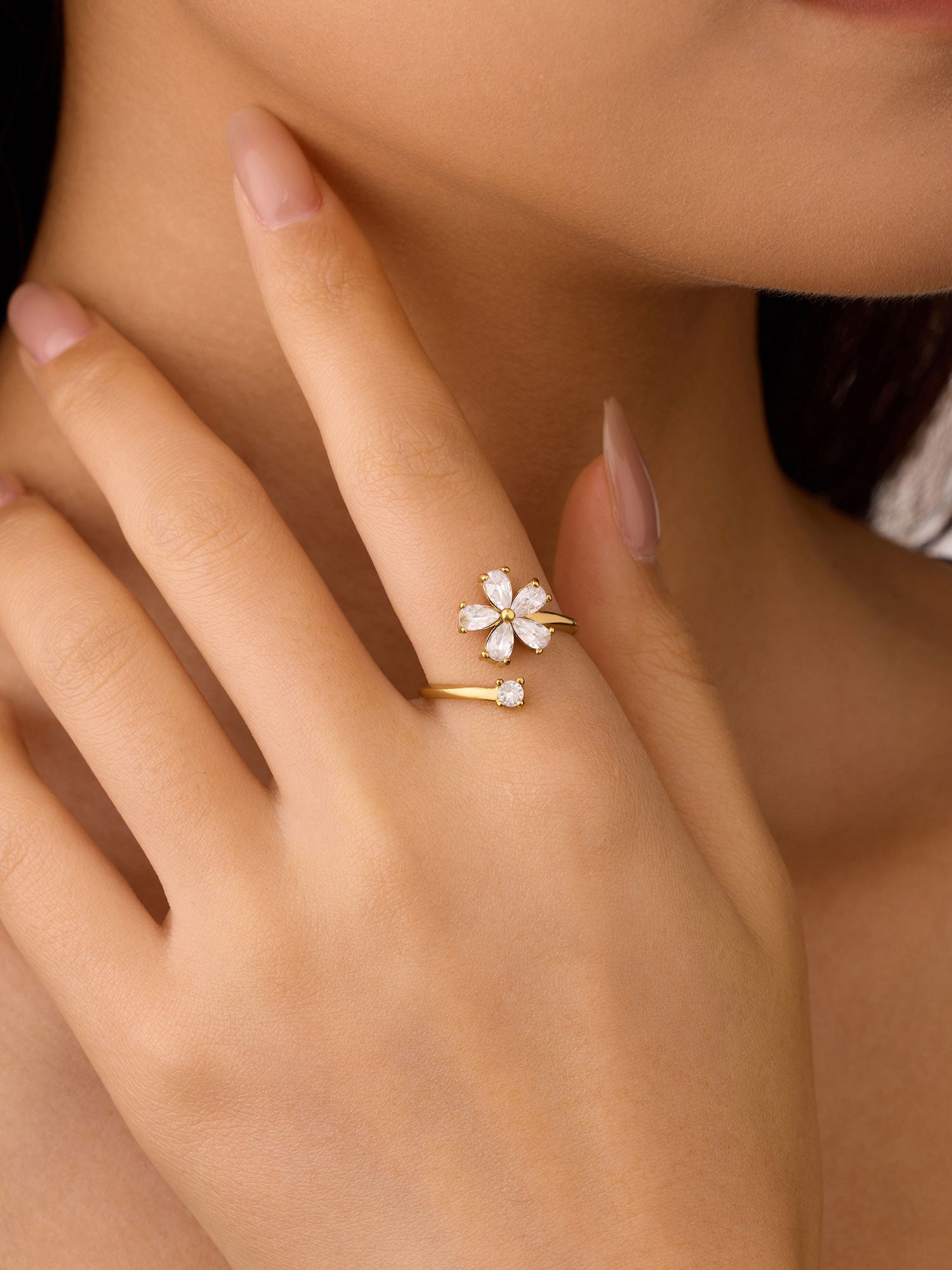 Anel com zircónias flor Dourado