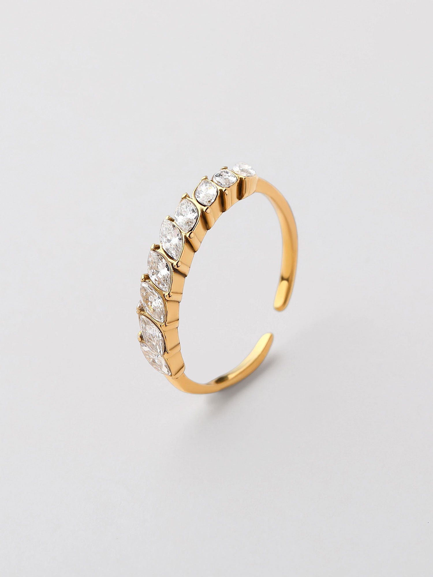 Anel minimalista zircónias aberto Dourado