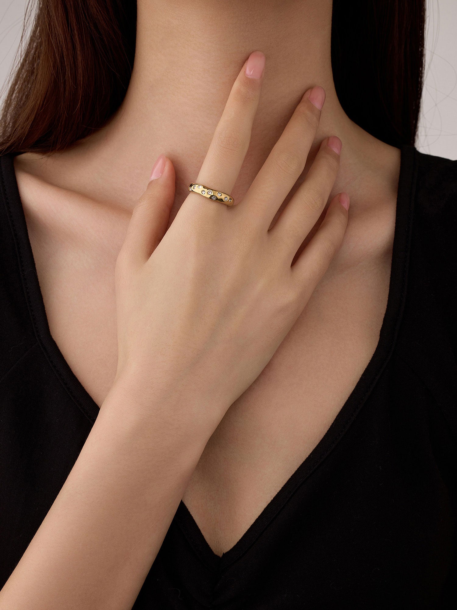 Anillo Evania Ajustable Zirconia Blanca Dorado