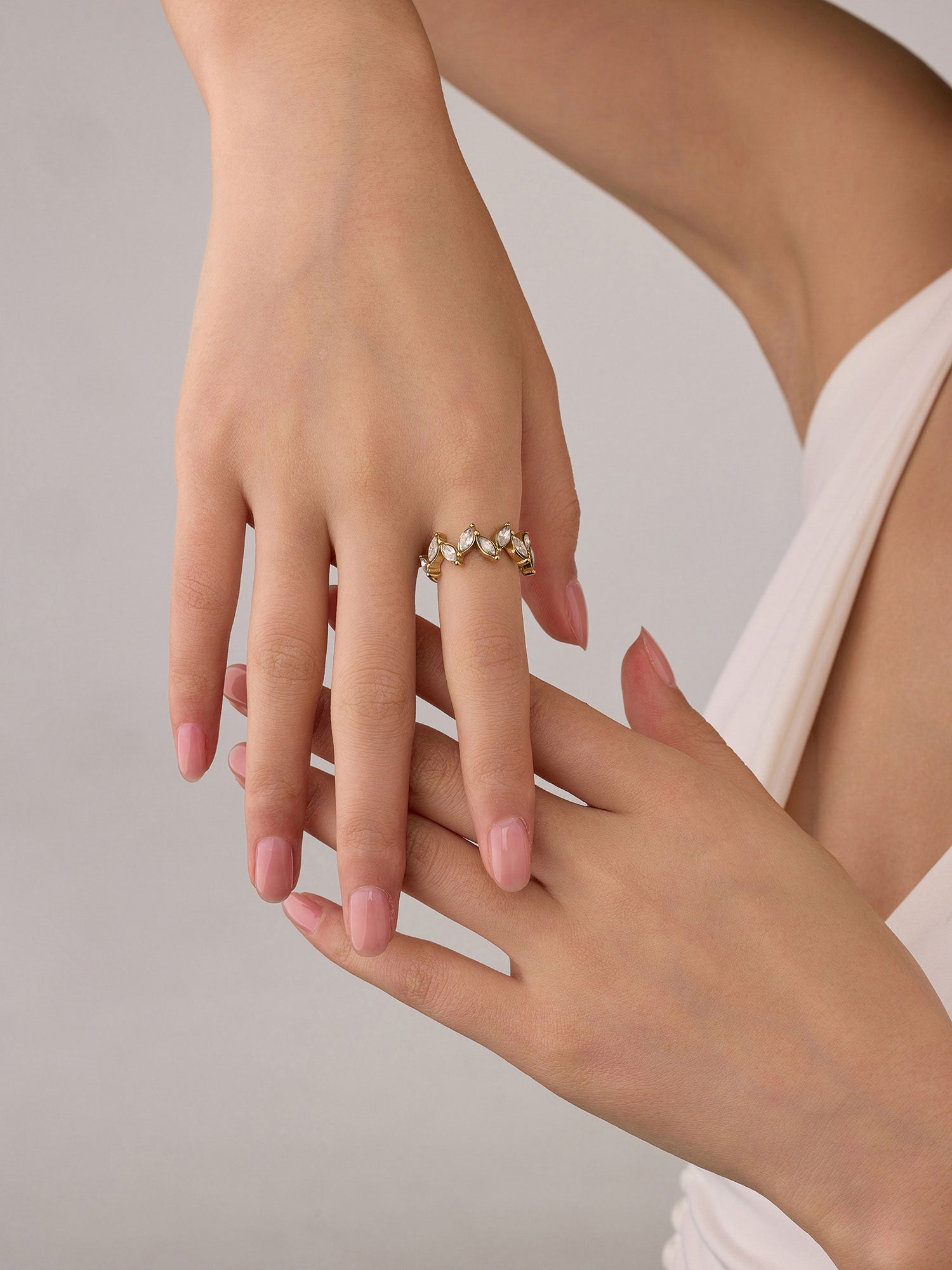 Anel Ivara Ajustável Zircónia Dourado Elegante
