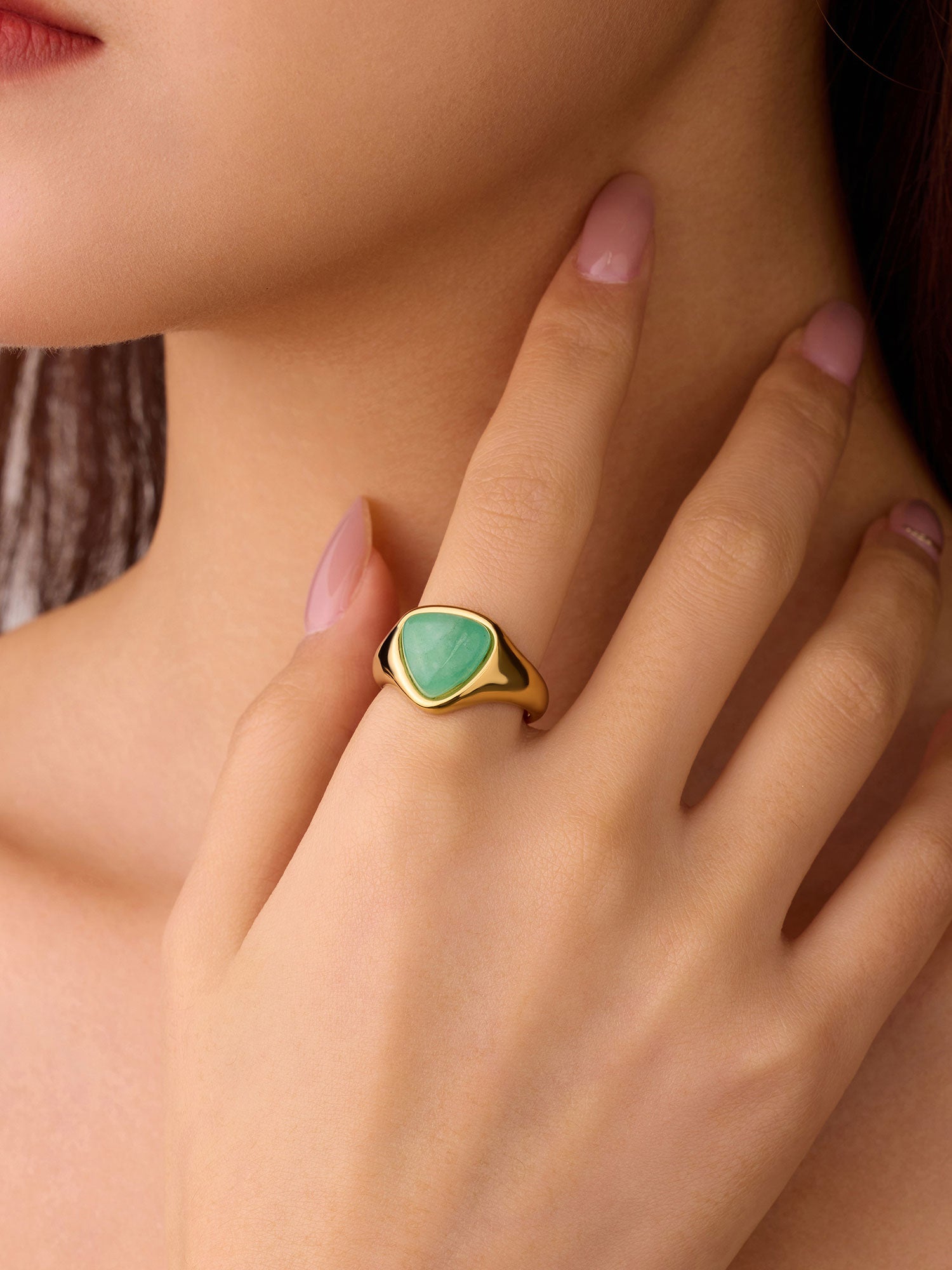 Anel Taliah com Pedra Natural Verde Dourado