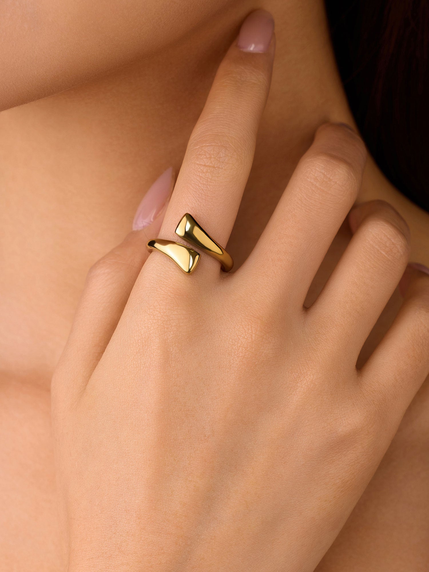 Anel aberto com formas Dourado
