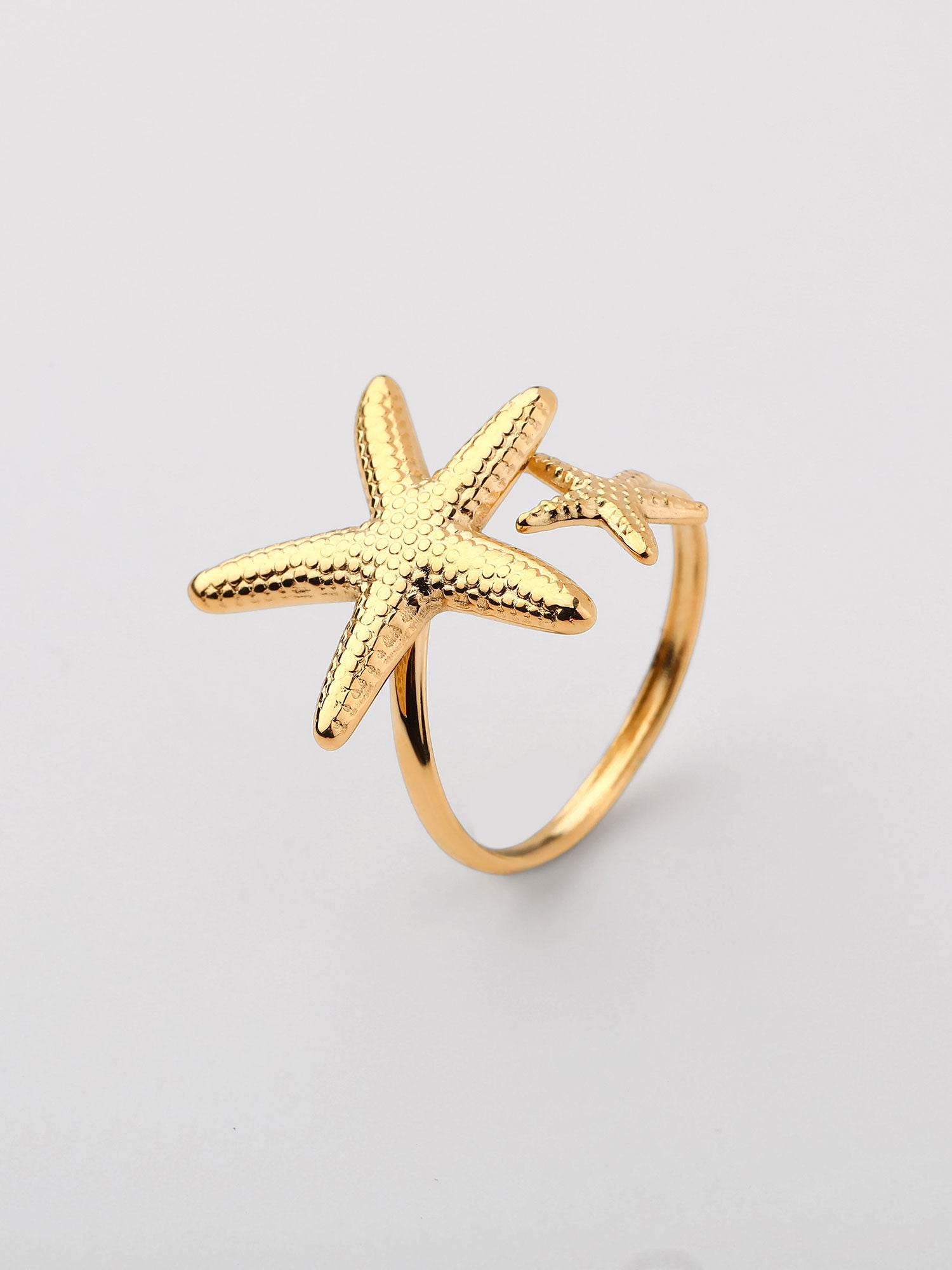 Anel forma estrellas de mar Dourado