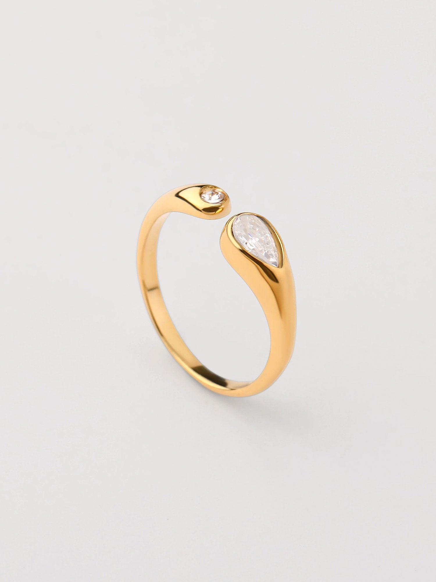 Anel Nira zircónia dourado
