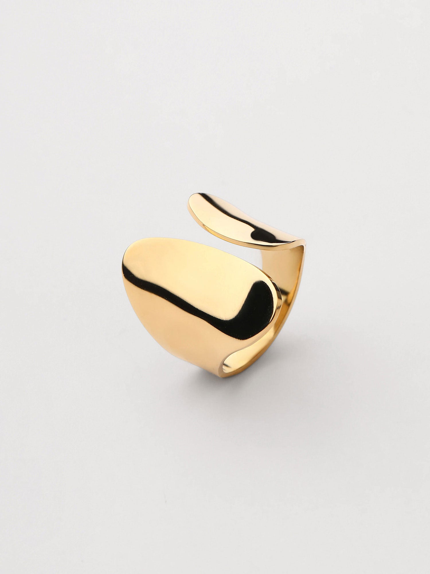 Anillo Avira Zirconia Dorado Elegante
