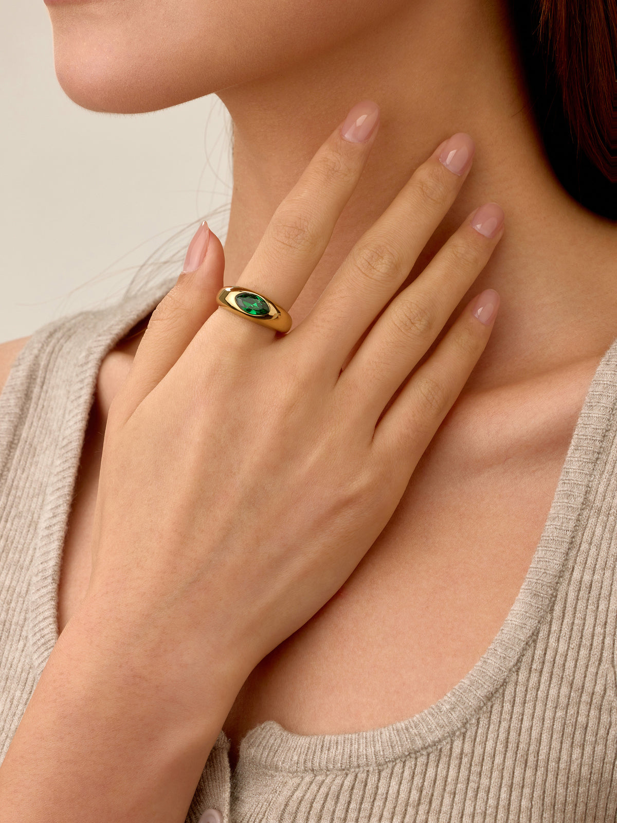 Anel Birthstone Maio Esmeralda Dourado