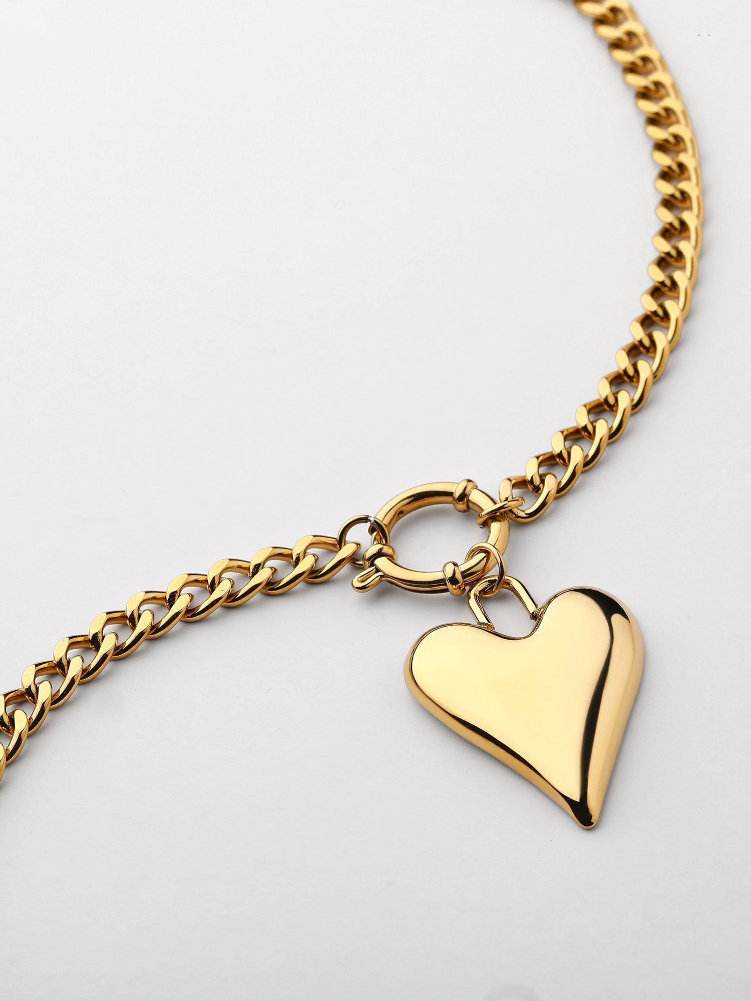 Colar com figura de coração Dourado