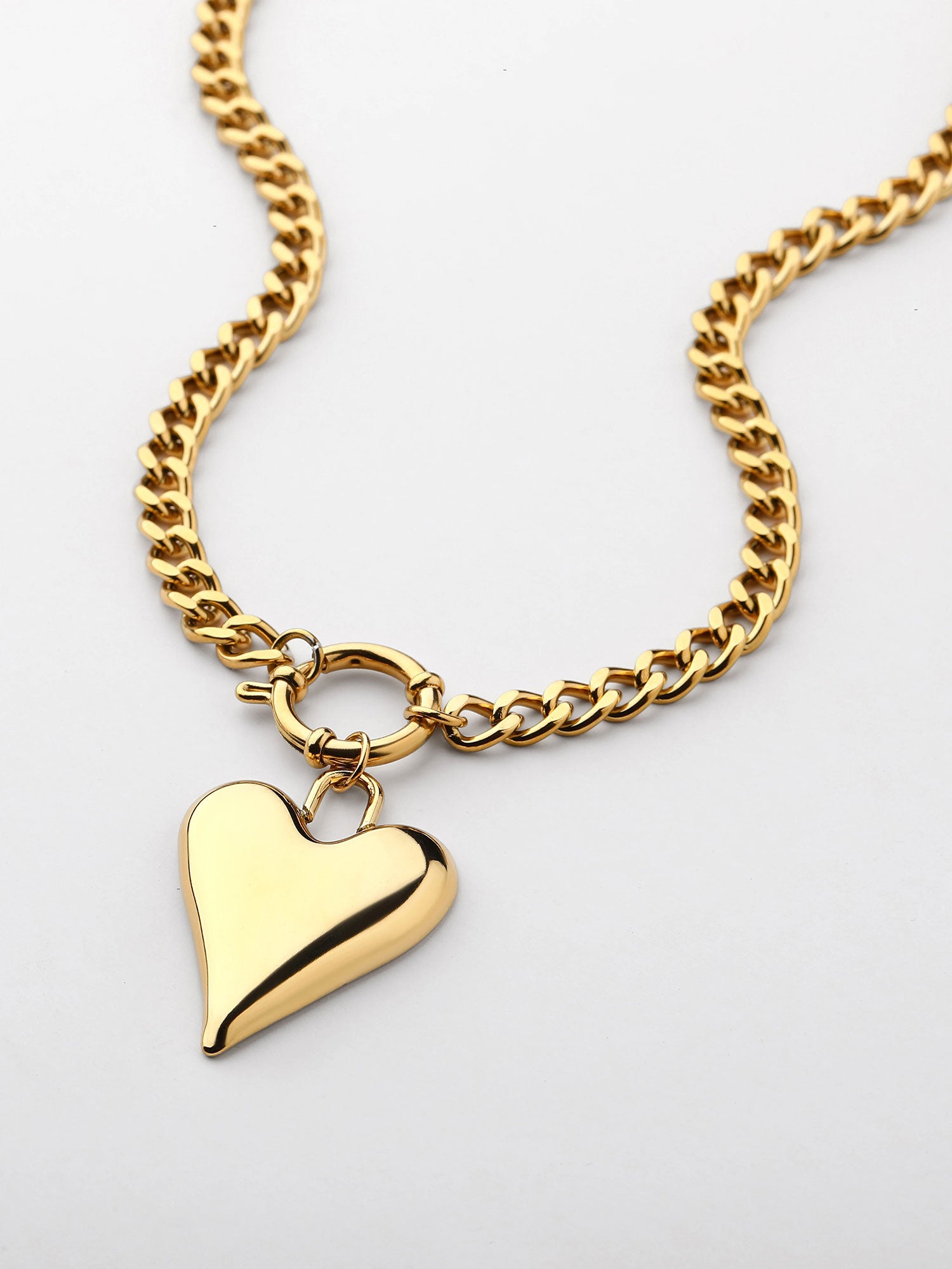 Colar com figura de coração Dourado