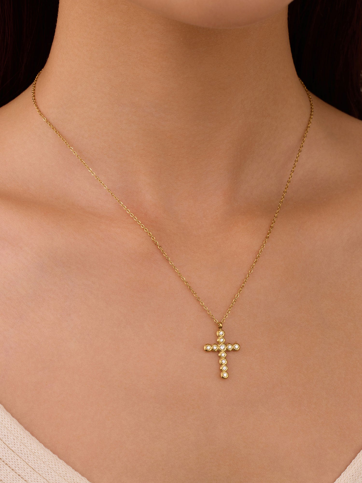 Colar Cruz Dourado zircónias Deluxe