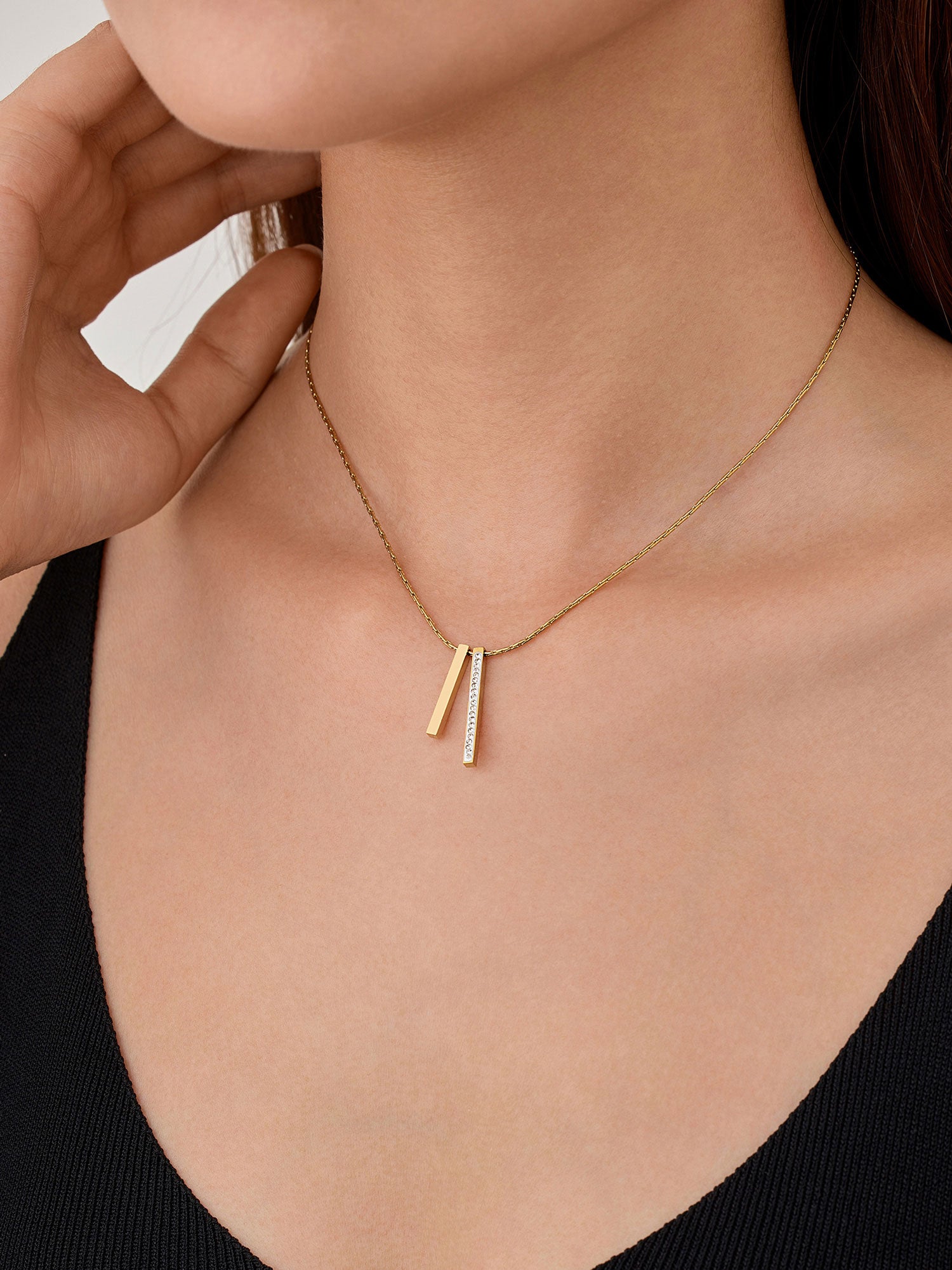 Colar Ivorya Zircónias Dourado Minimal