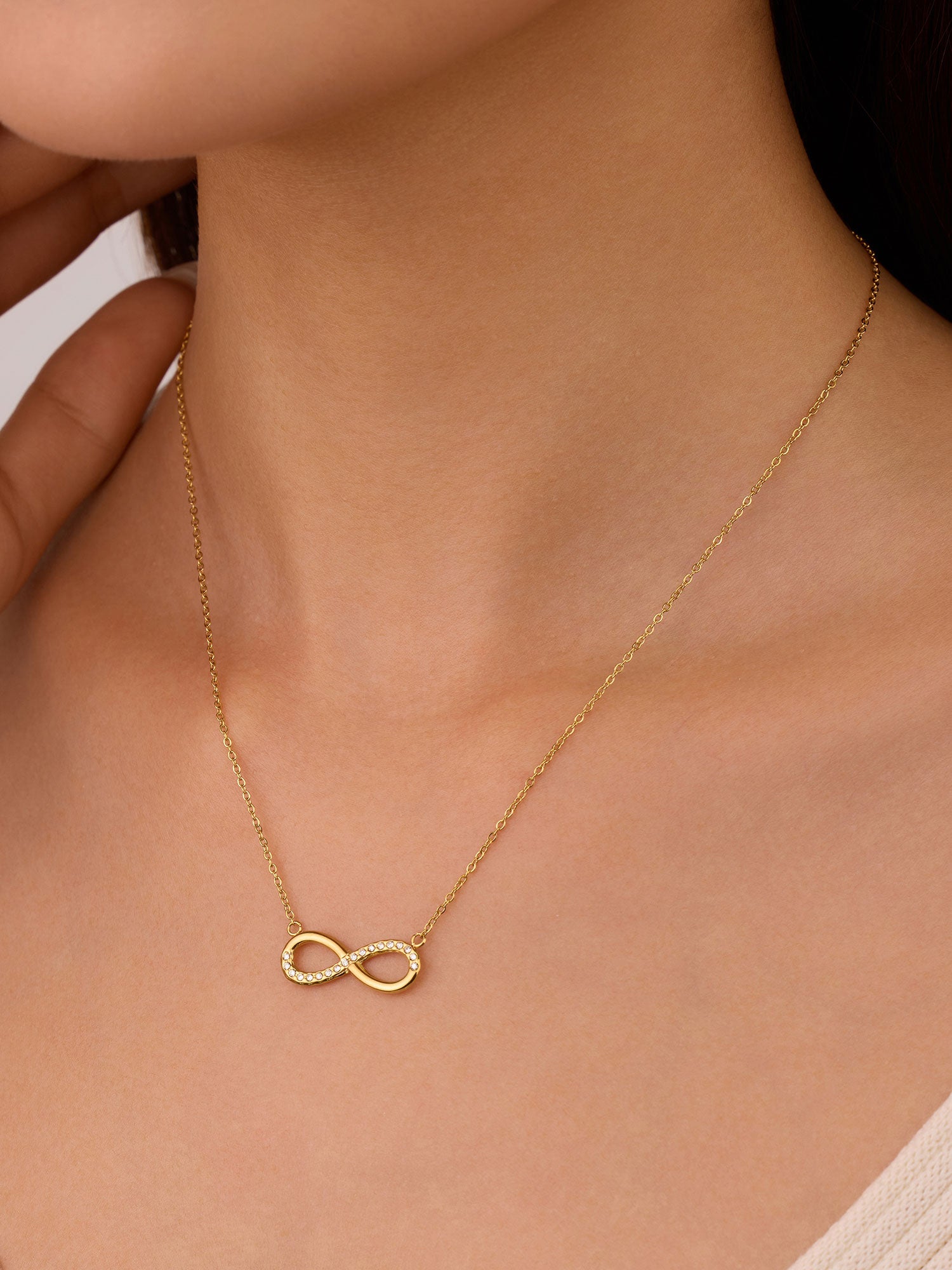 Colar infinito com zircónia branca Dourado