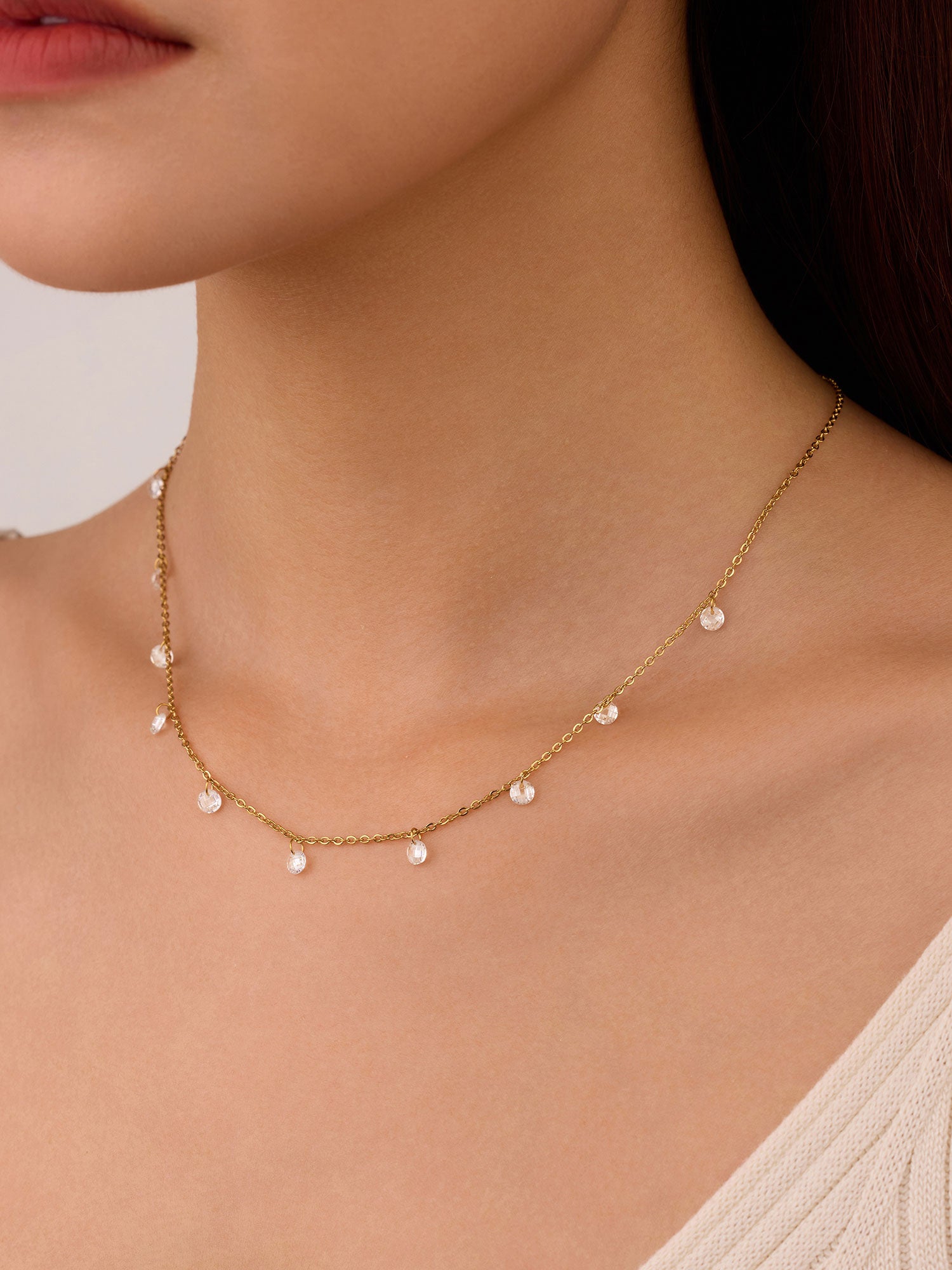 Colar Dourado com Pedras