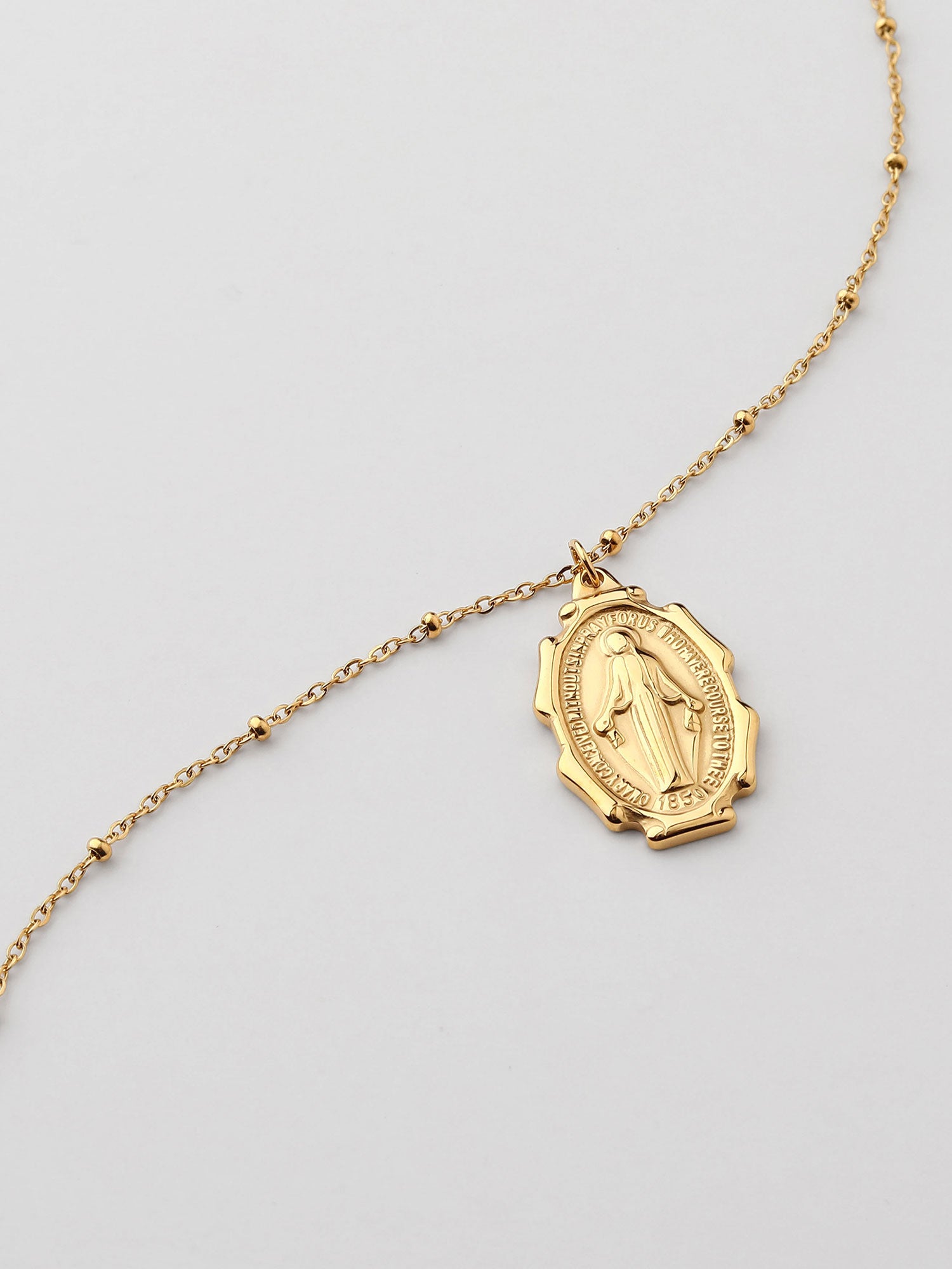 Colar Medalla María Dourado