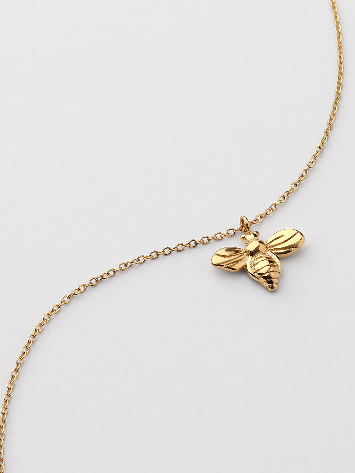 Colar com figura de abelha Dourado