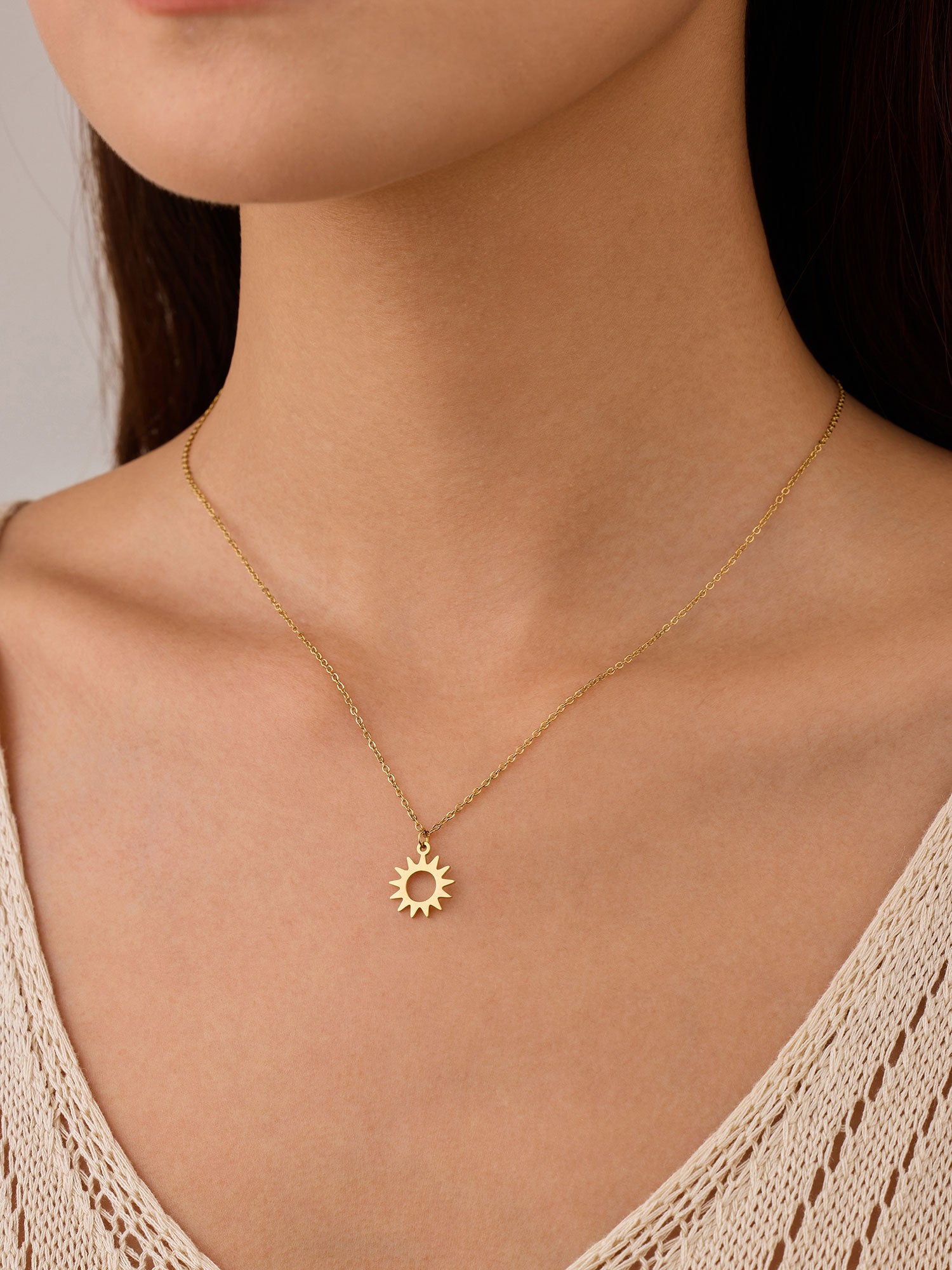 Colar fino sol Dourado