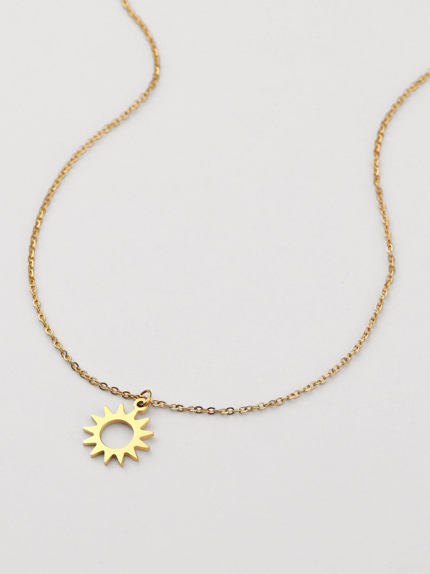Colar fino sol Dourado