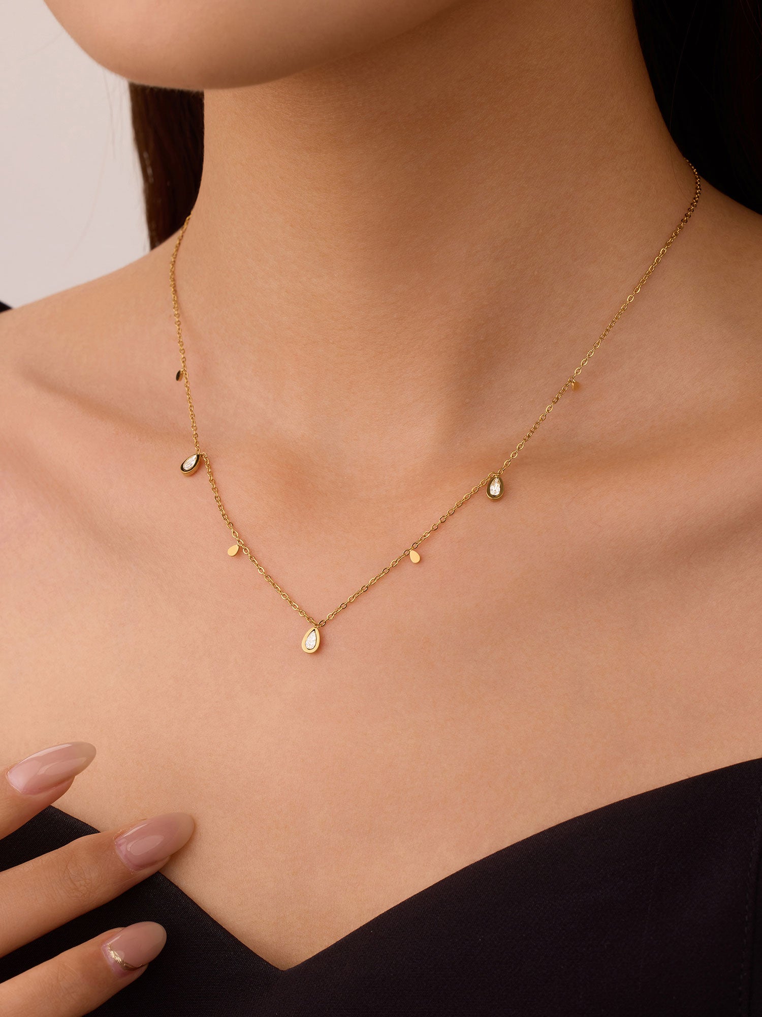 Colar zircónias Dourado Curto