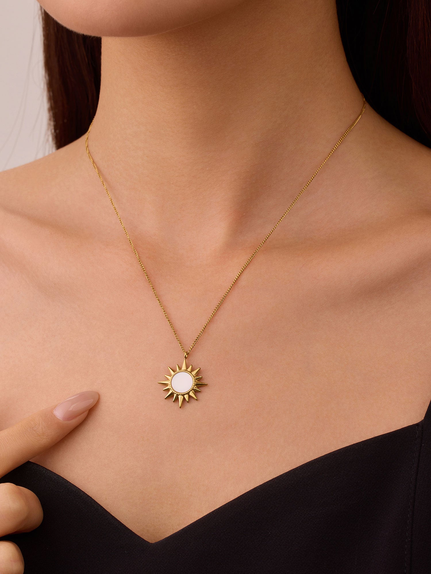 Colar com sol de madrepérola longo Dourado