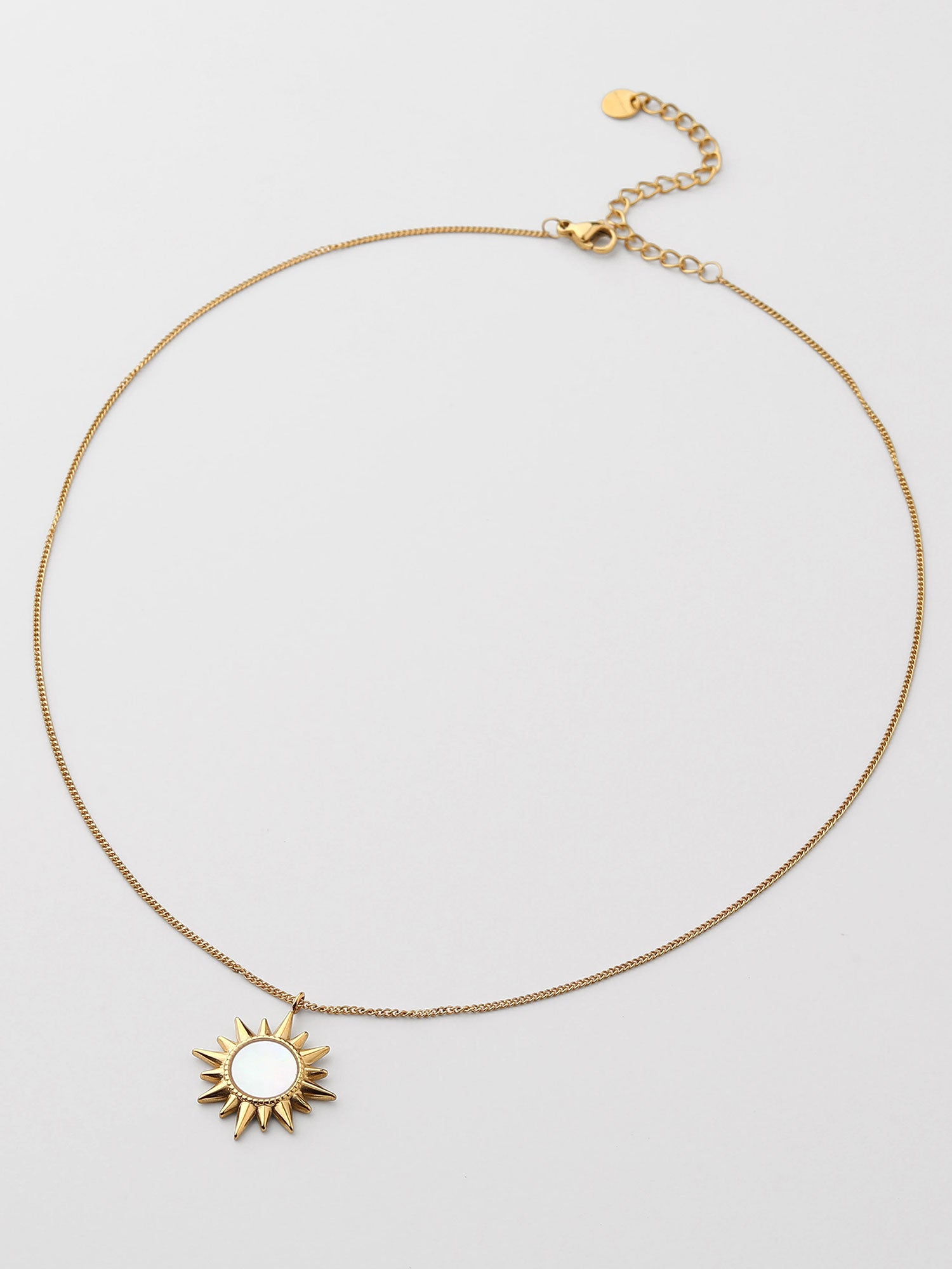 Colar com sol de madrepérola longo Dourado