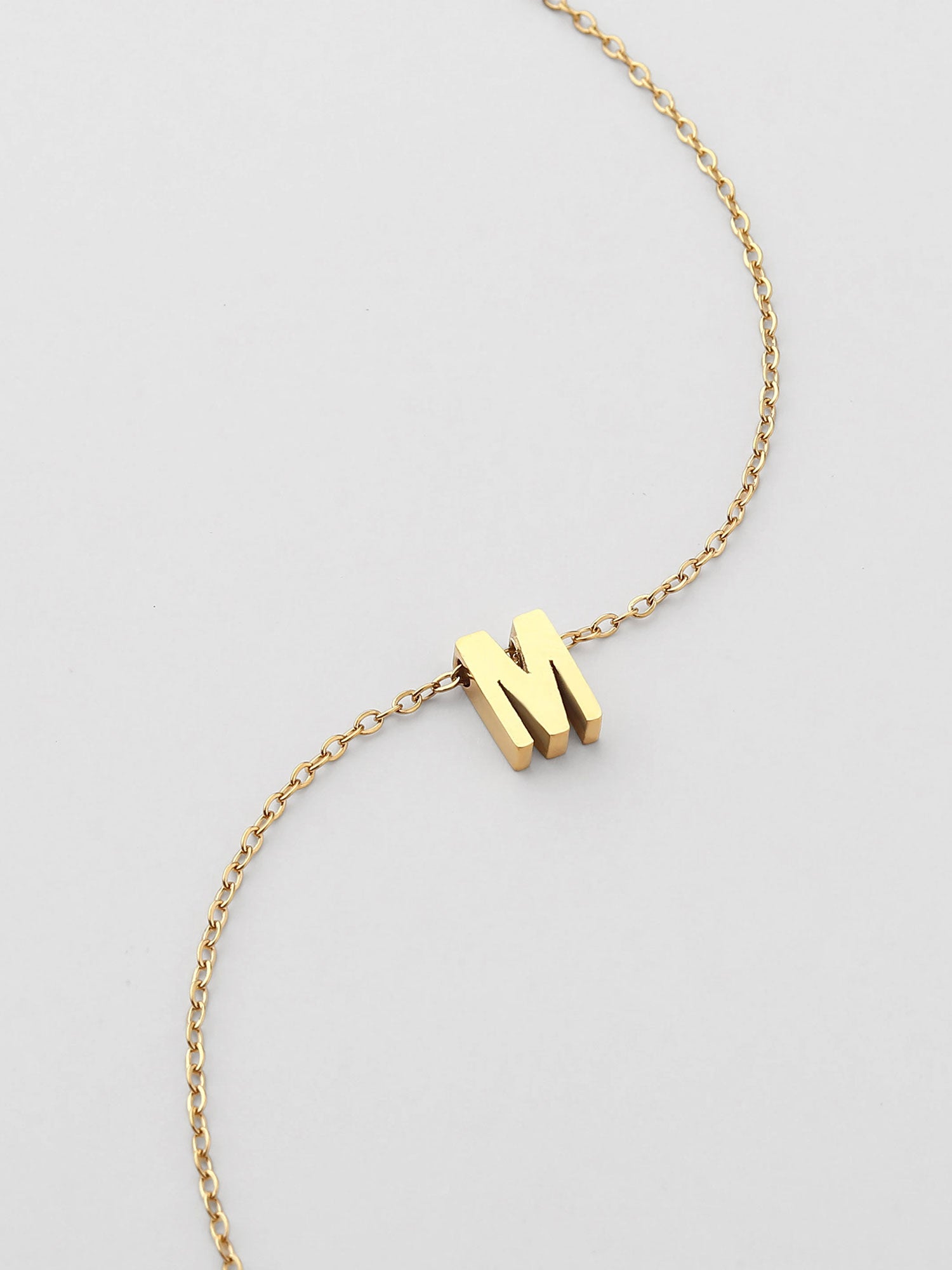 Colar Inicial M Dourado