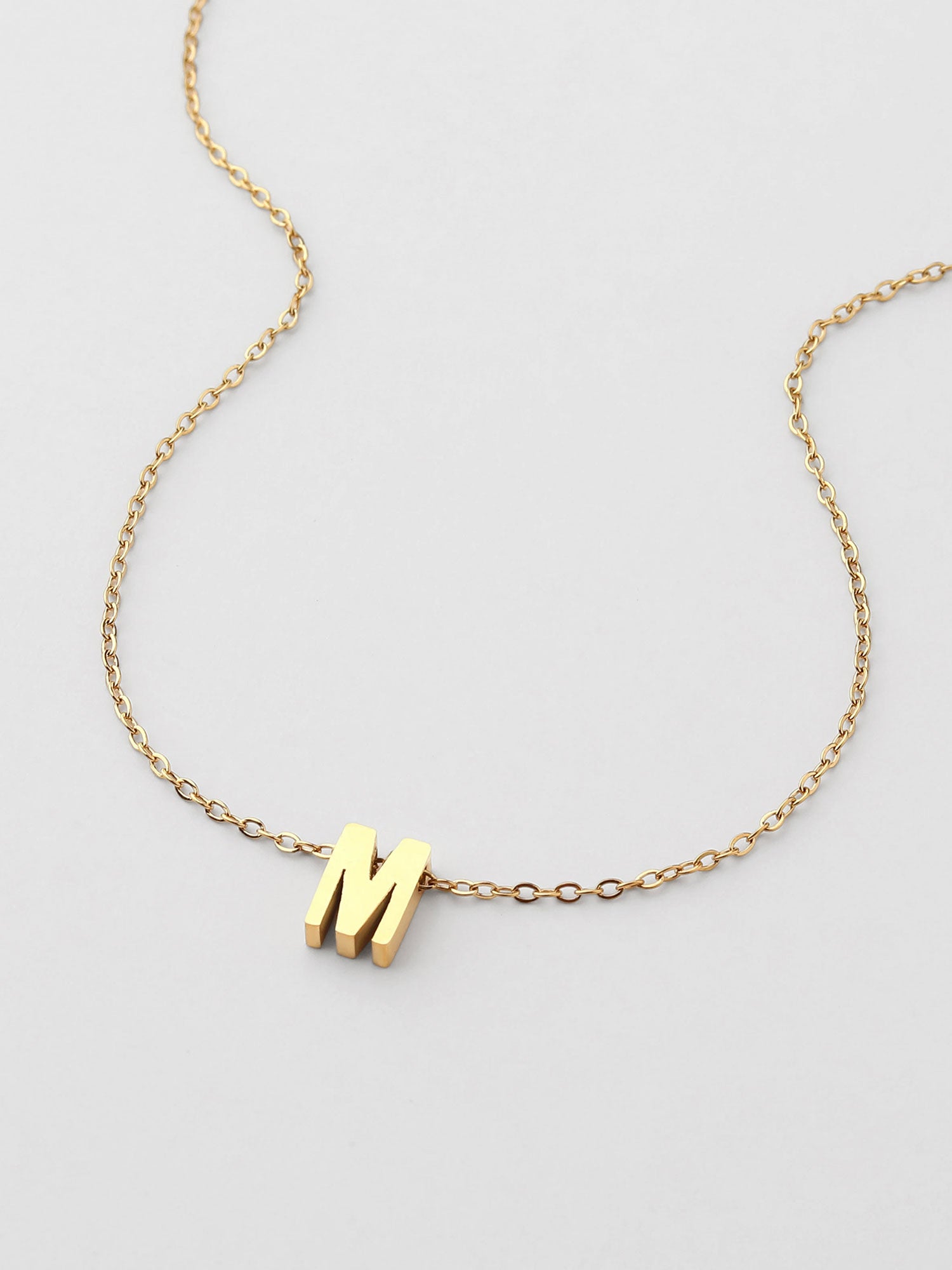 Colar Inicial M Dourado