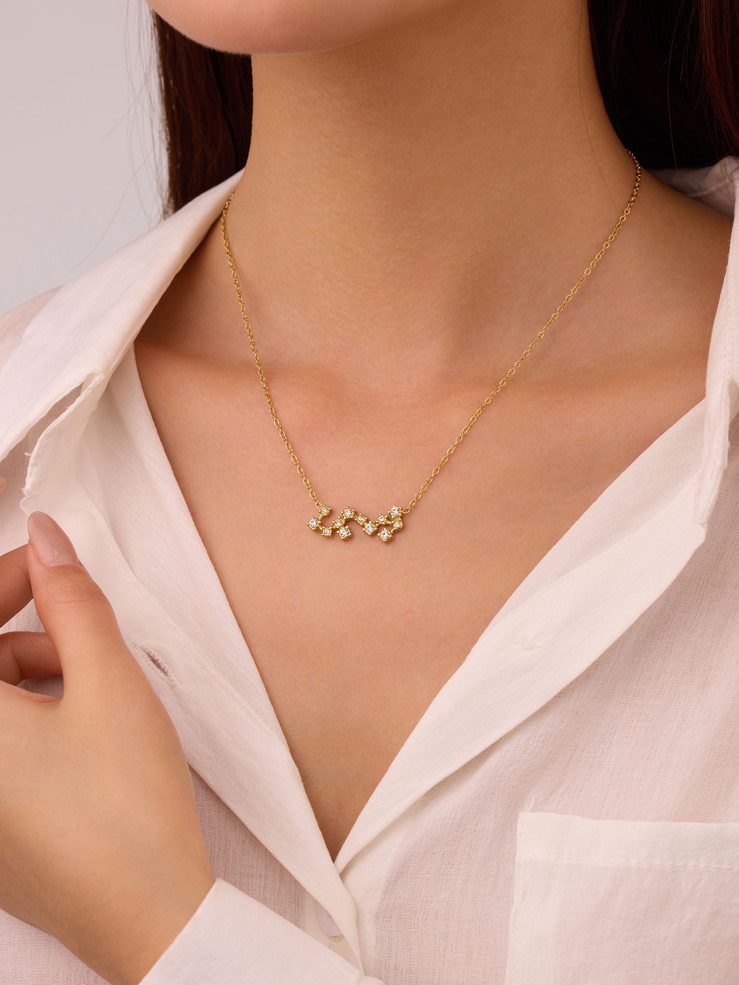 Colar Escorpião Constelação Dourado com zircónias