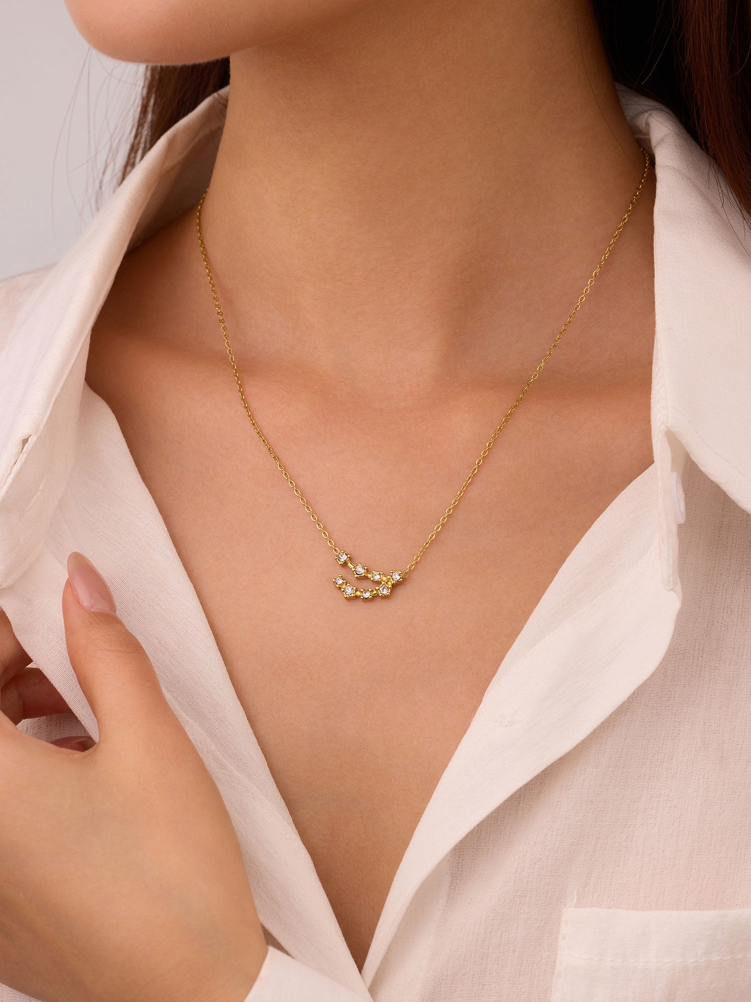 Colar Capricórnio Constelação Dourado com zircónias