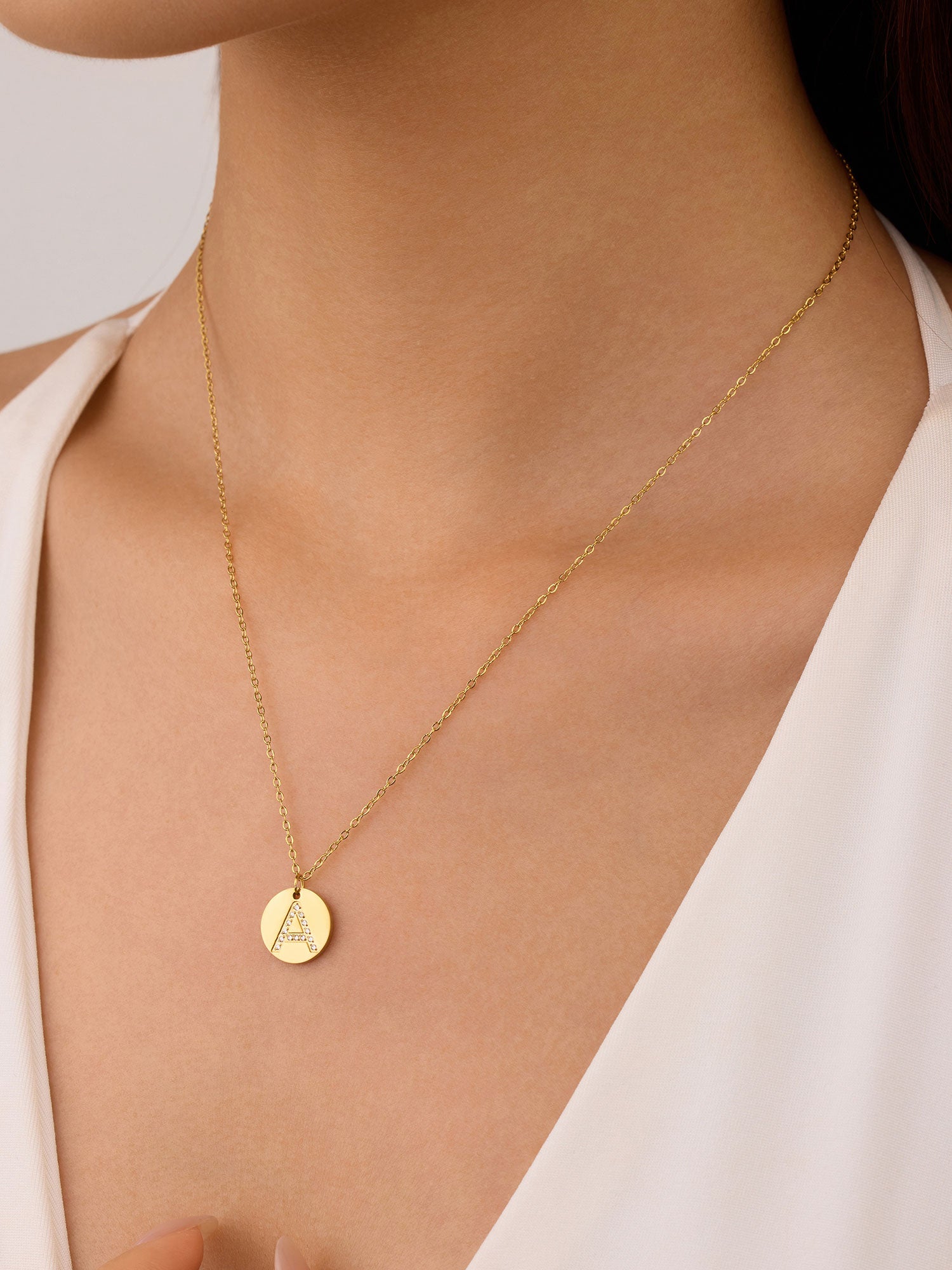 Colar Inicial A medalhão brilhante Dourado