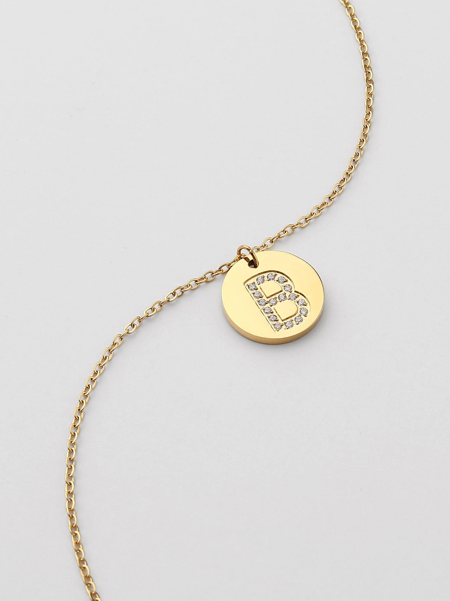 Colar Inicial B medalhão brilhante Dourado