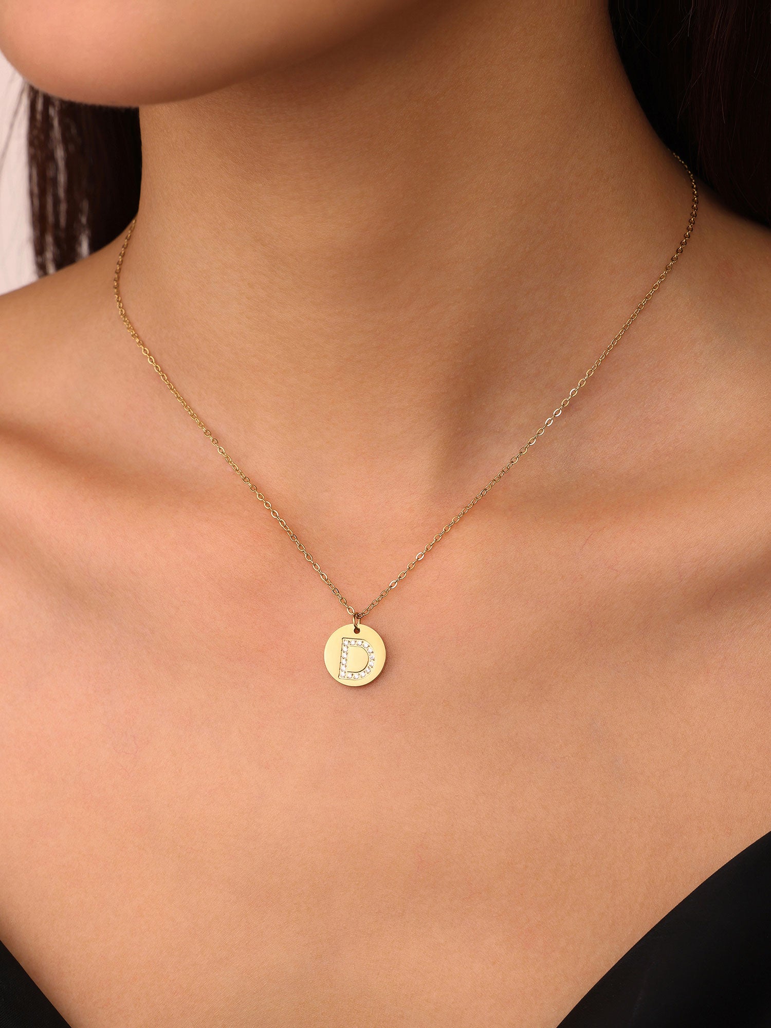 Colar Inicial D medalhão brilhante Dourado
