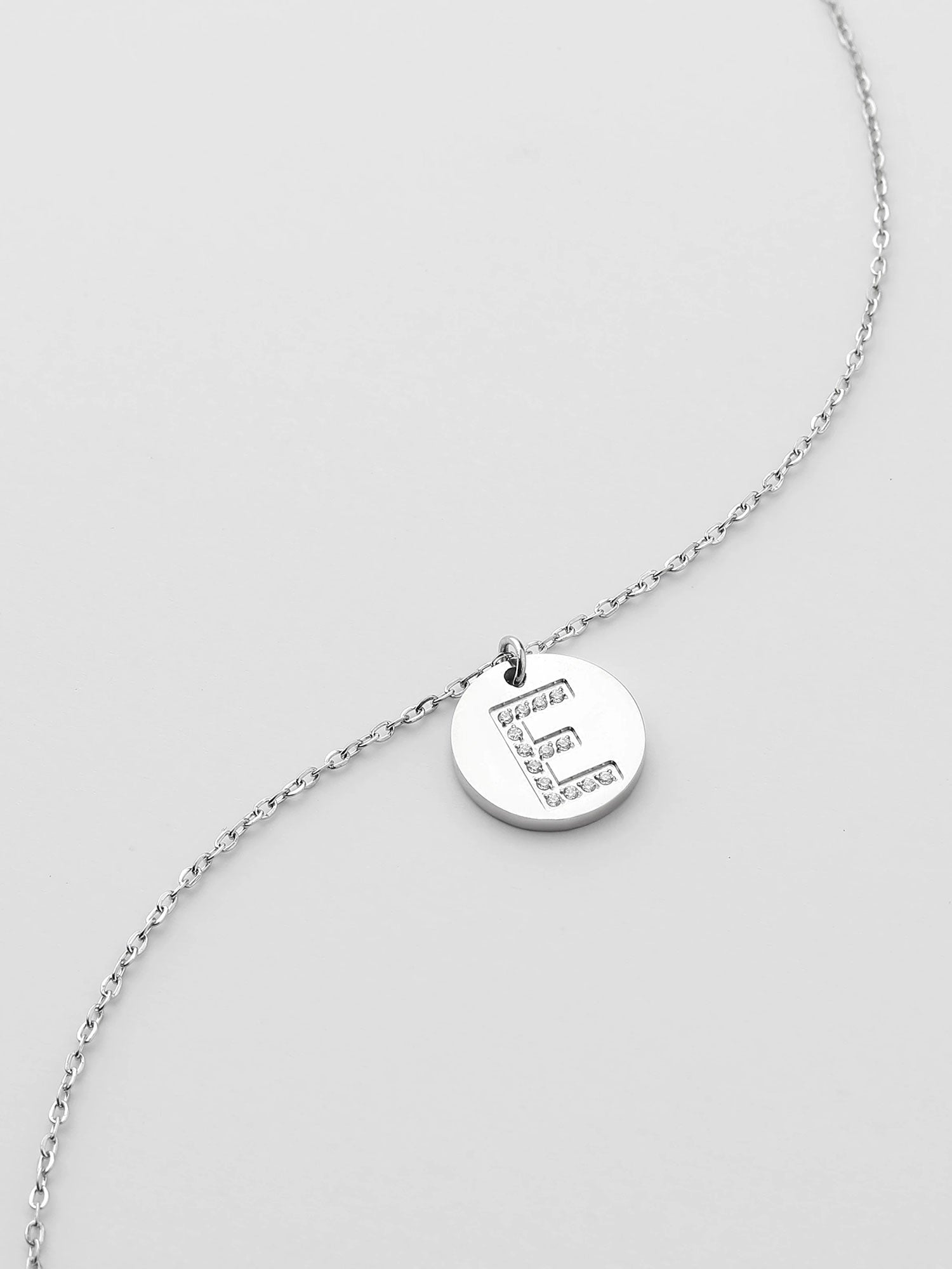 Colar Inicial E medalhão Prateado Brillante