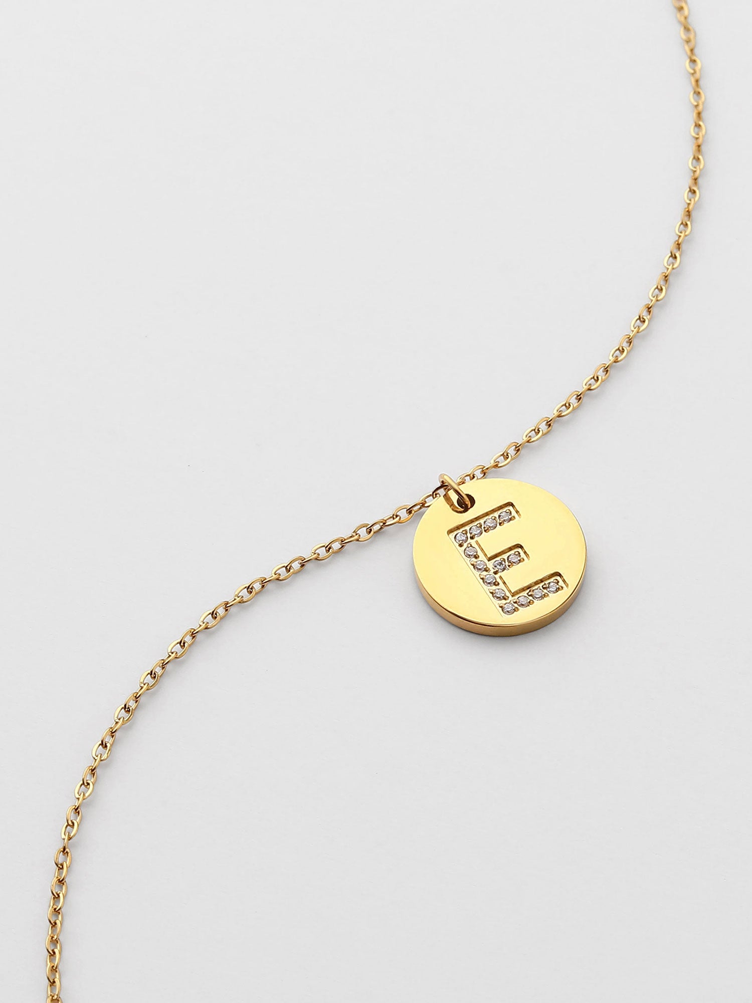 Colar Inicial E medalhão brilhante Dourado