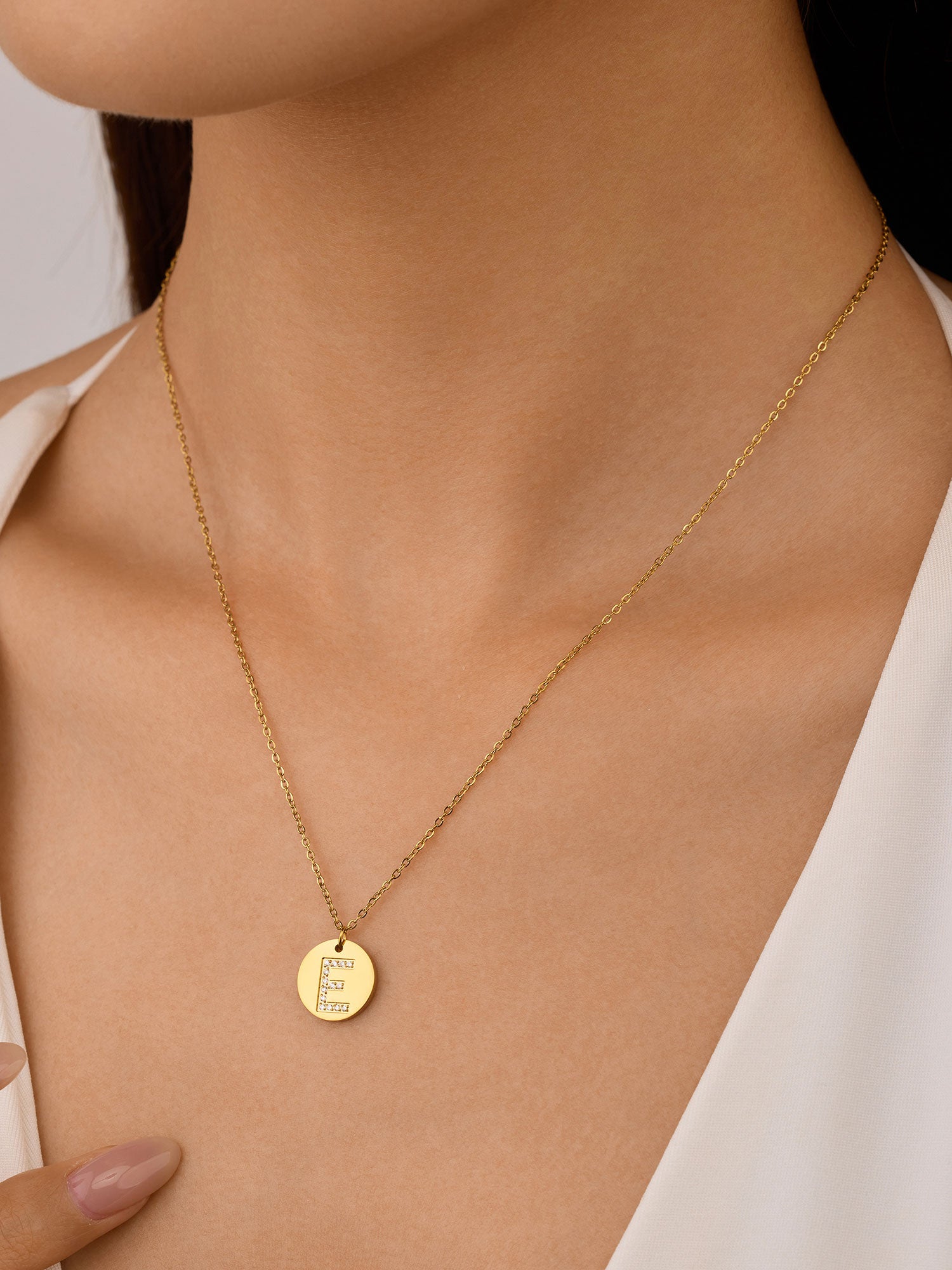 Colar Inicial E medalhão brilhante Dourado