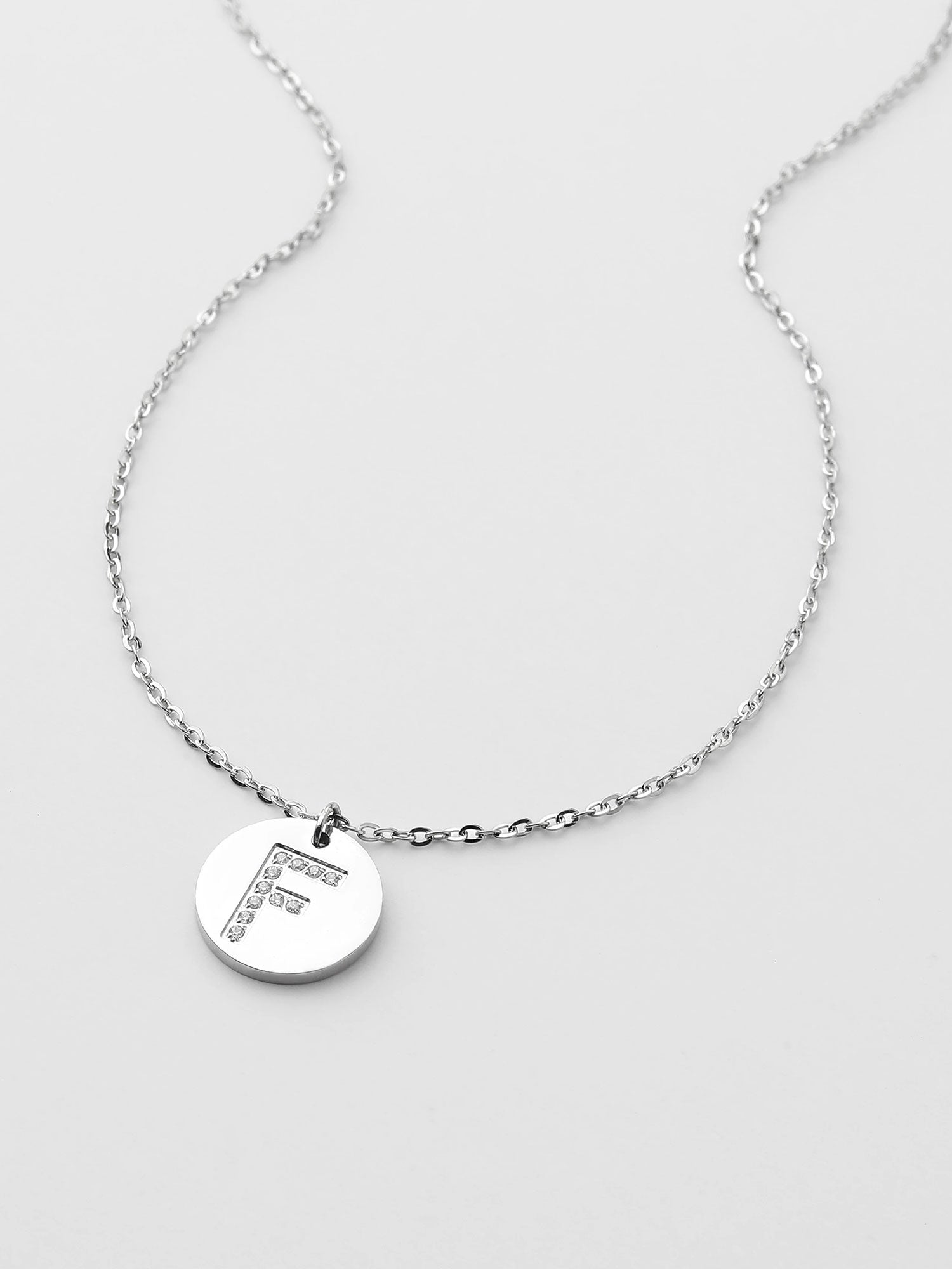 Colar Inicial F medalhão Prateado Brillante