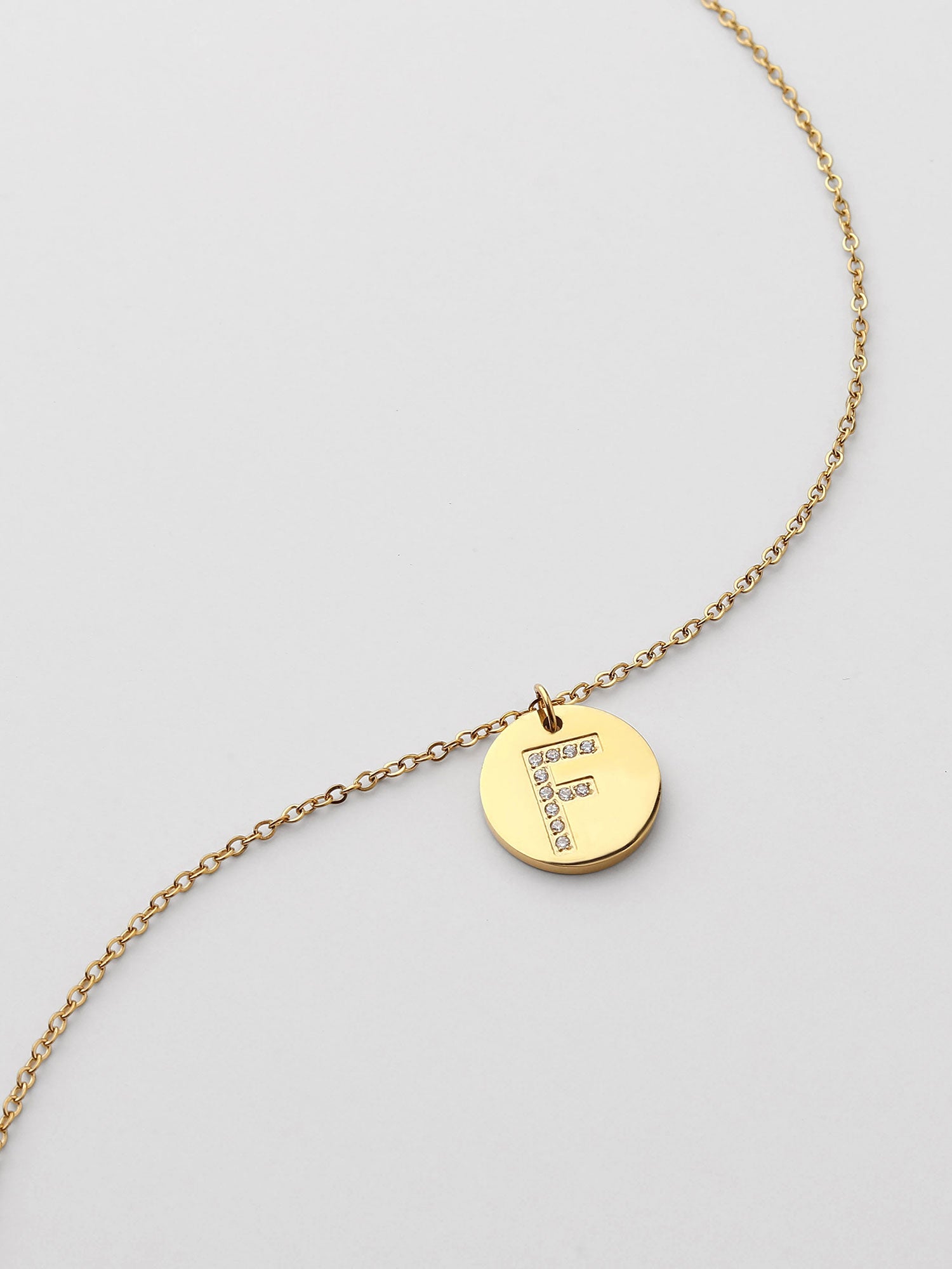 Colar Inicial F medalhão Dourado Brillante