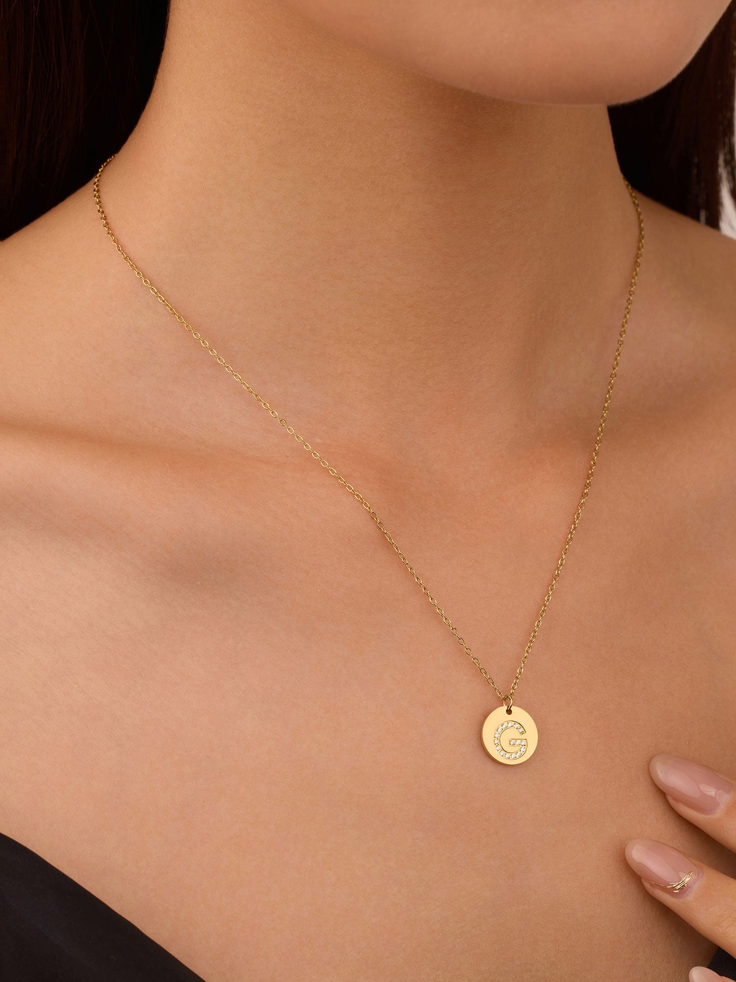 Colar Inicial G medalhão Dourado Brillante