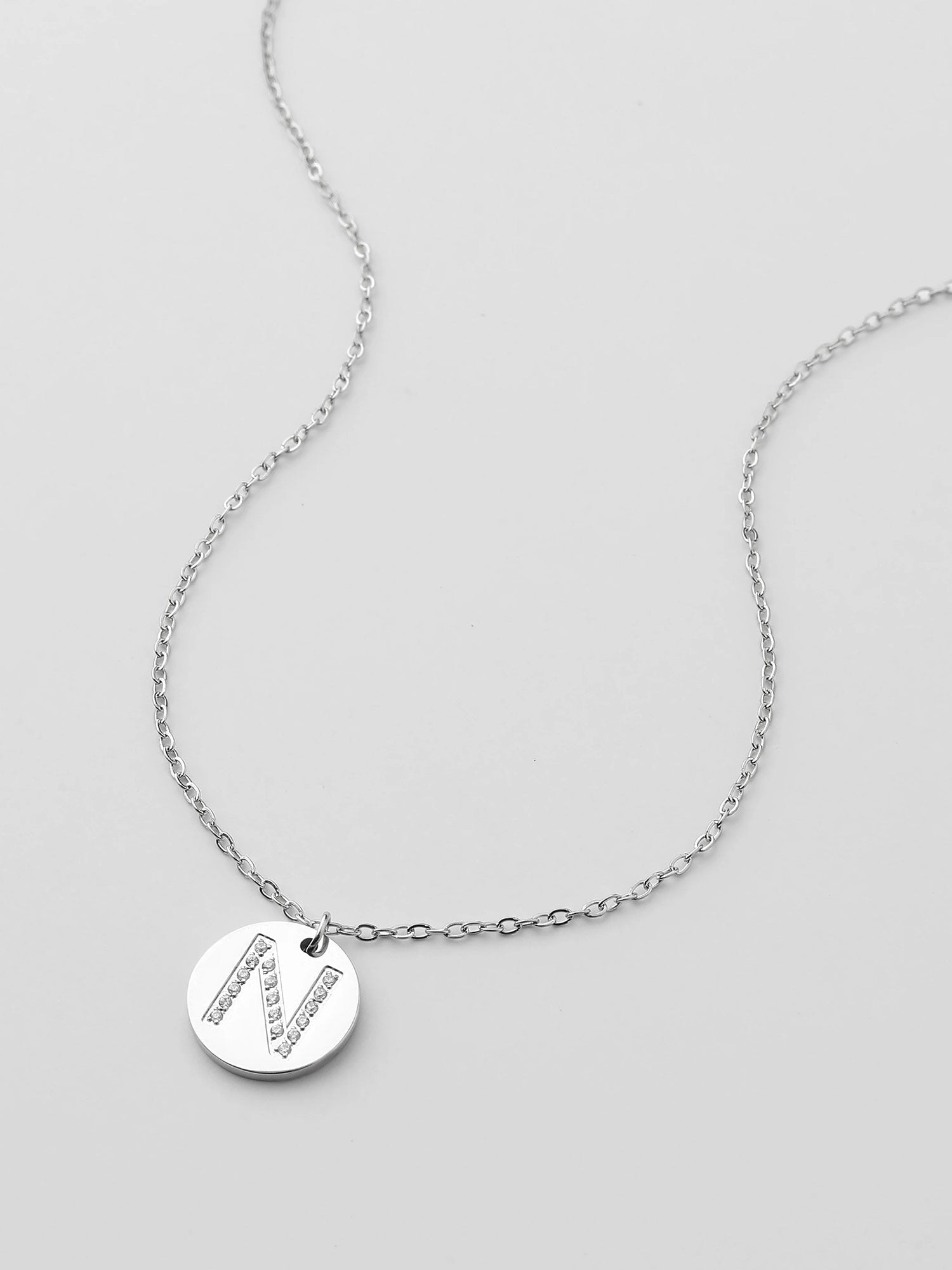 Colar Inicial N medalhão Prateado Brillante