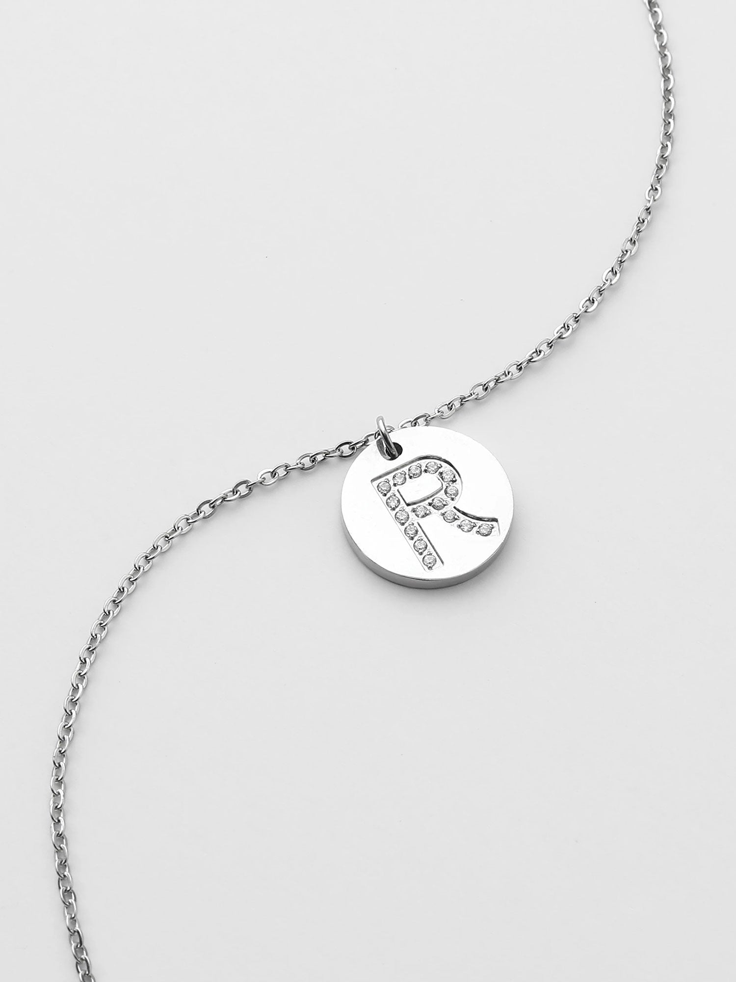 Colar Inicial R medalhão Prateado Brillante