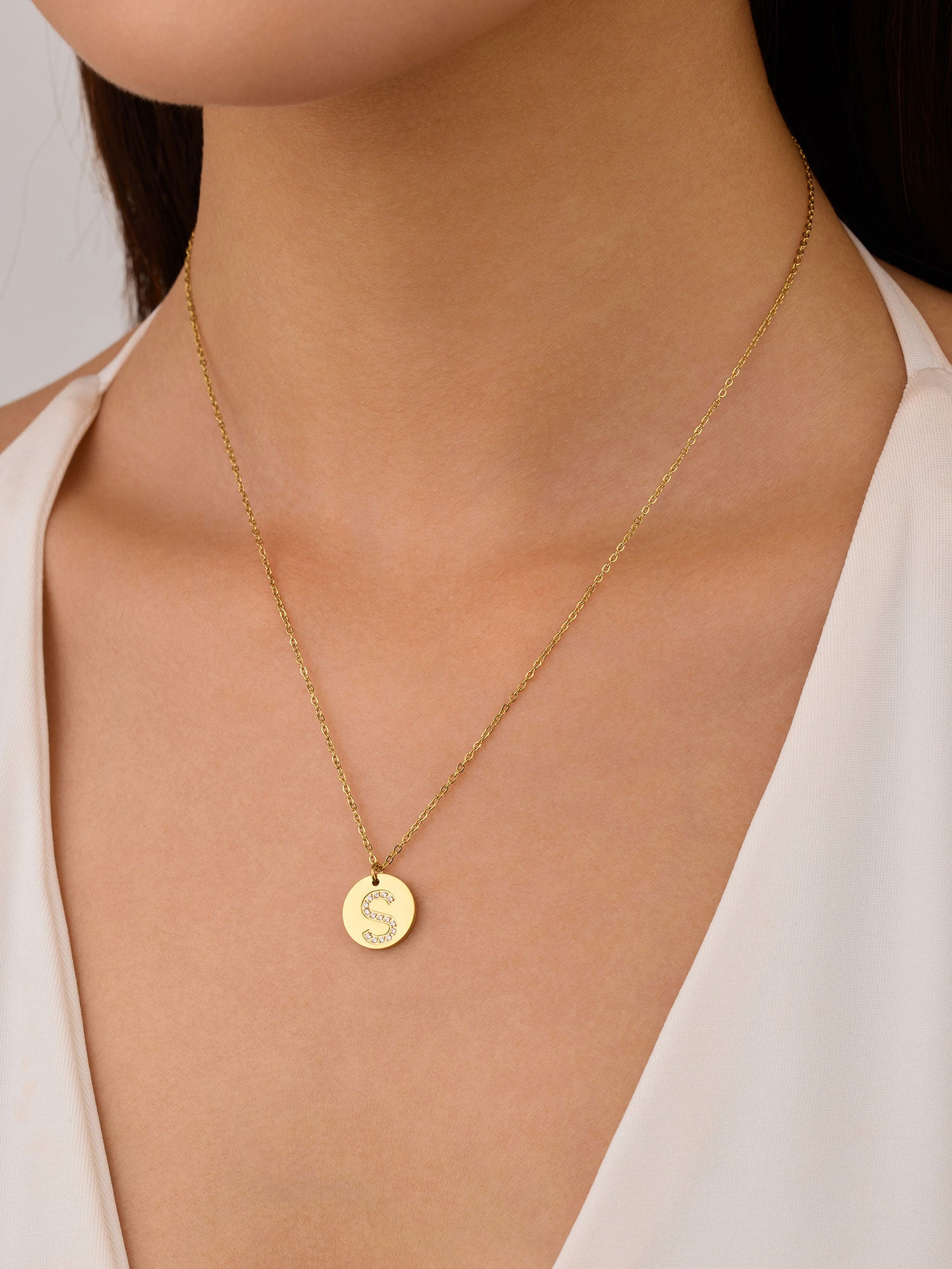 Colar Inicial S medalhão Dourado Brillante